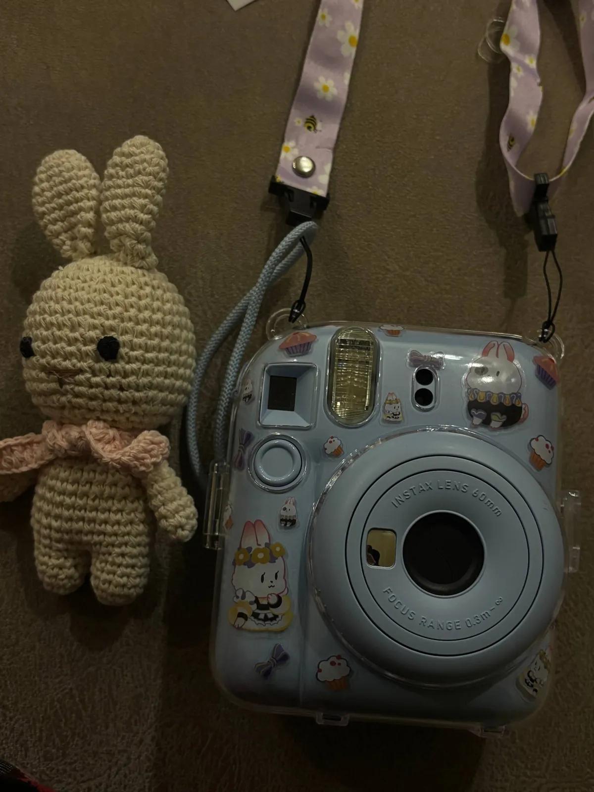 Instax Mini 12 с чехлом и ремешком
