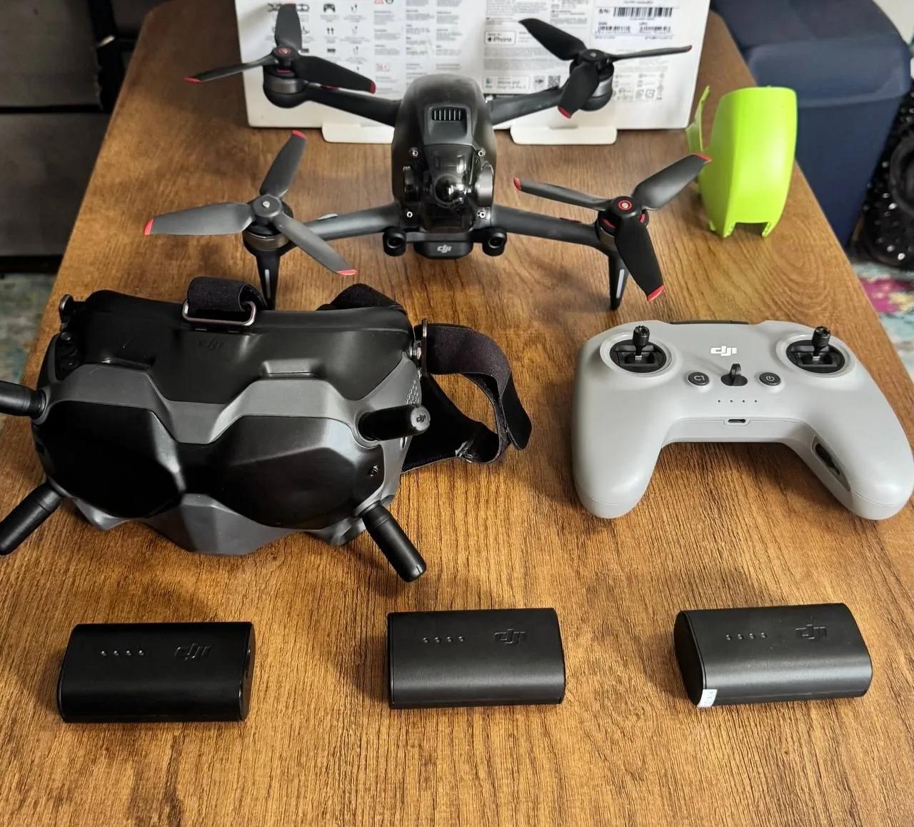 Дрон DJI FPV с очками и батареями