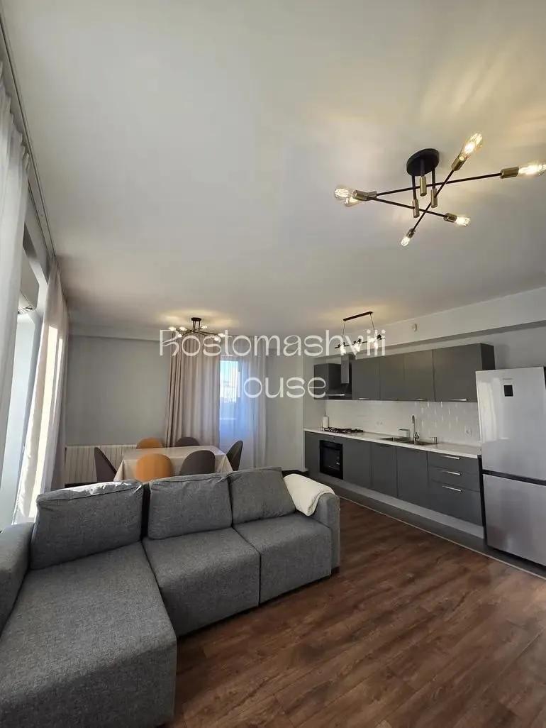 Квартира 100 м² с 4 комнатами в Сабуртало