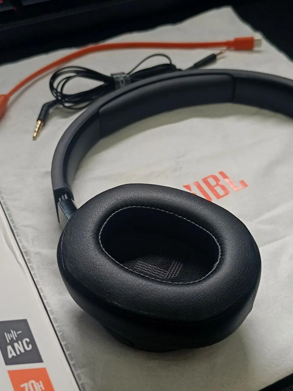 Беспроводные наушники JBL Tune 770NC с шумоподавлением