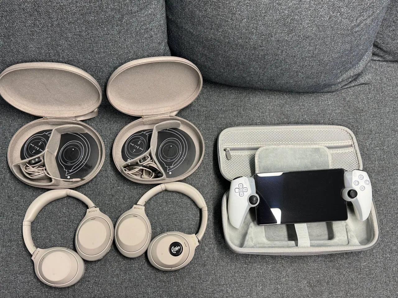 Наушники Sony WH-1000XM4 и PlayStation Portal