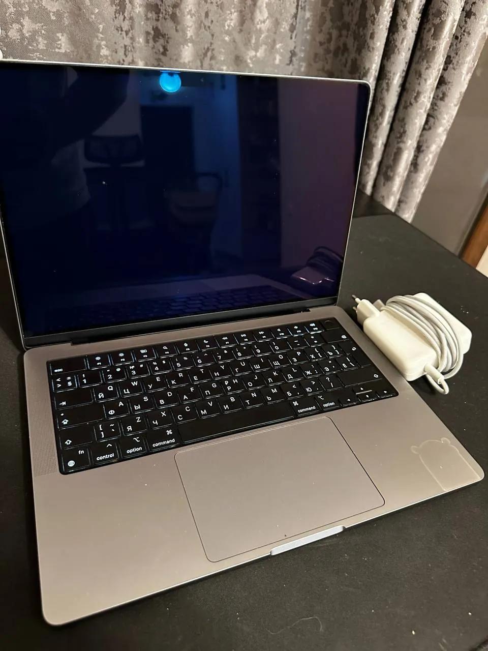 MacBook Pro 14 M1 Pro с разбитым дисплеем
