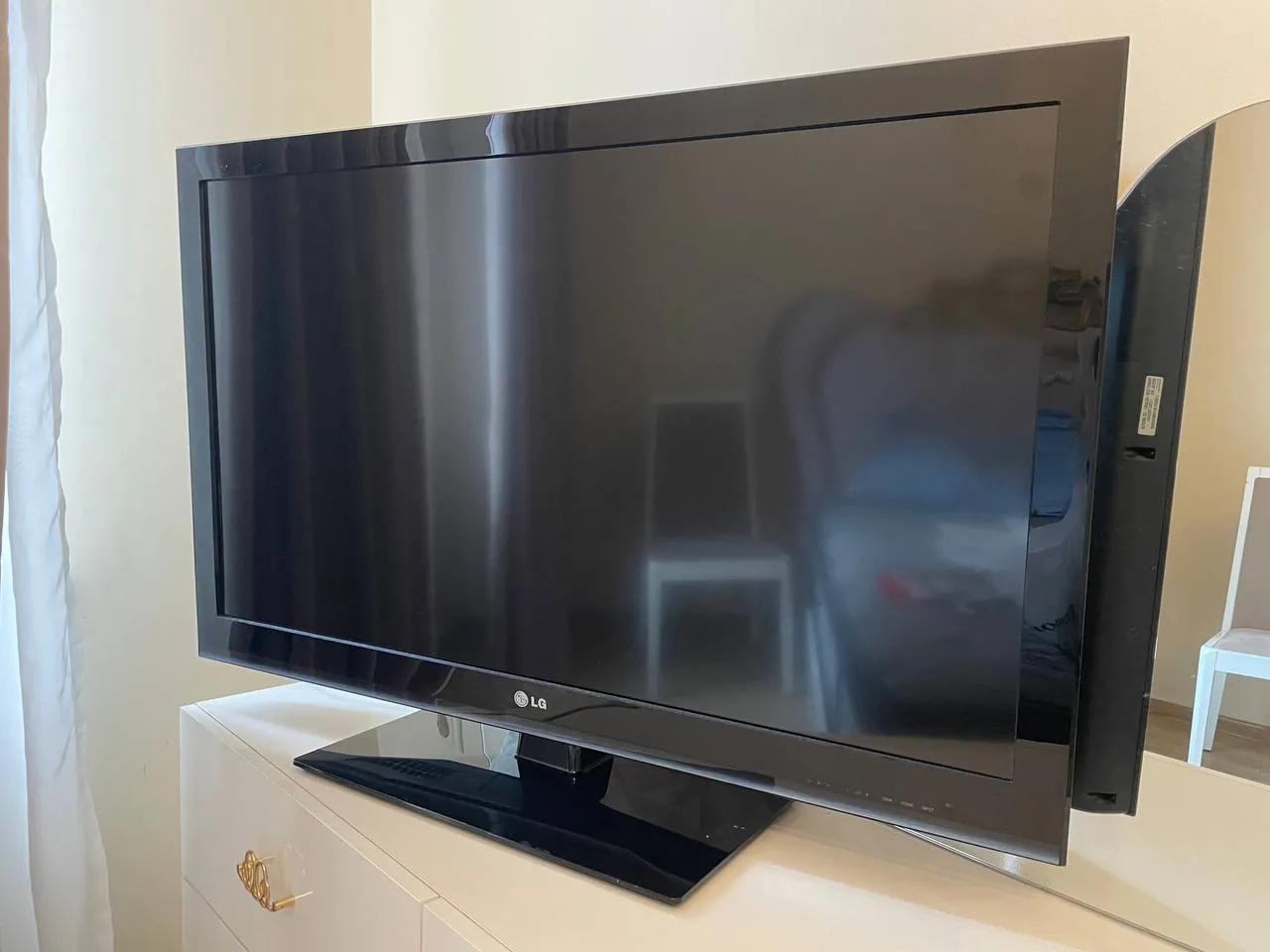 Телевизор LG 42 дюйма без Smart TV