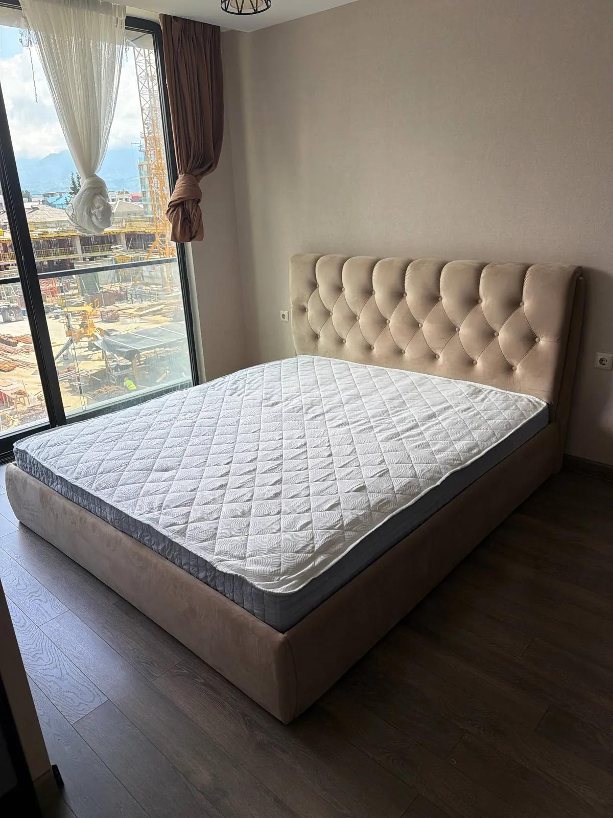 Кровать 180х200 см с матрасом и бельём
