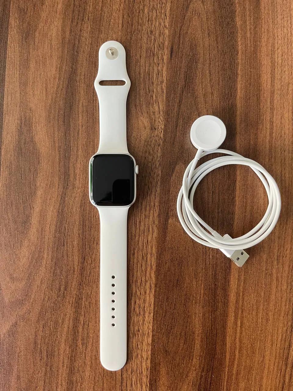 Apple Watch SE 44 мм, 2 поколение