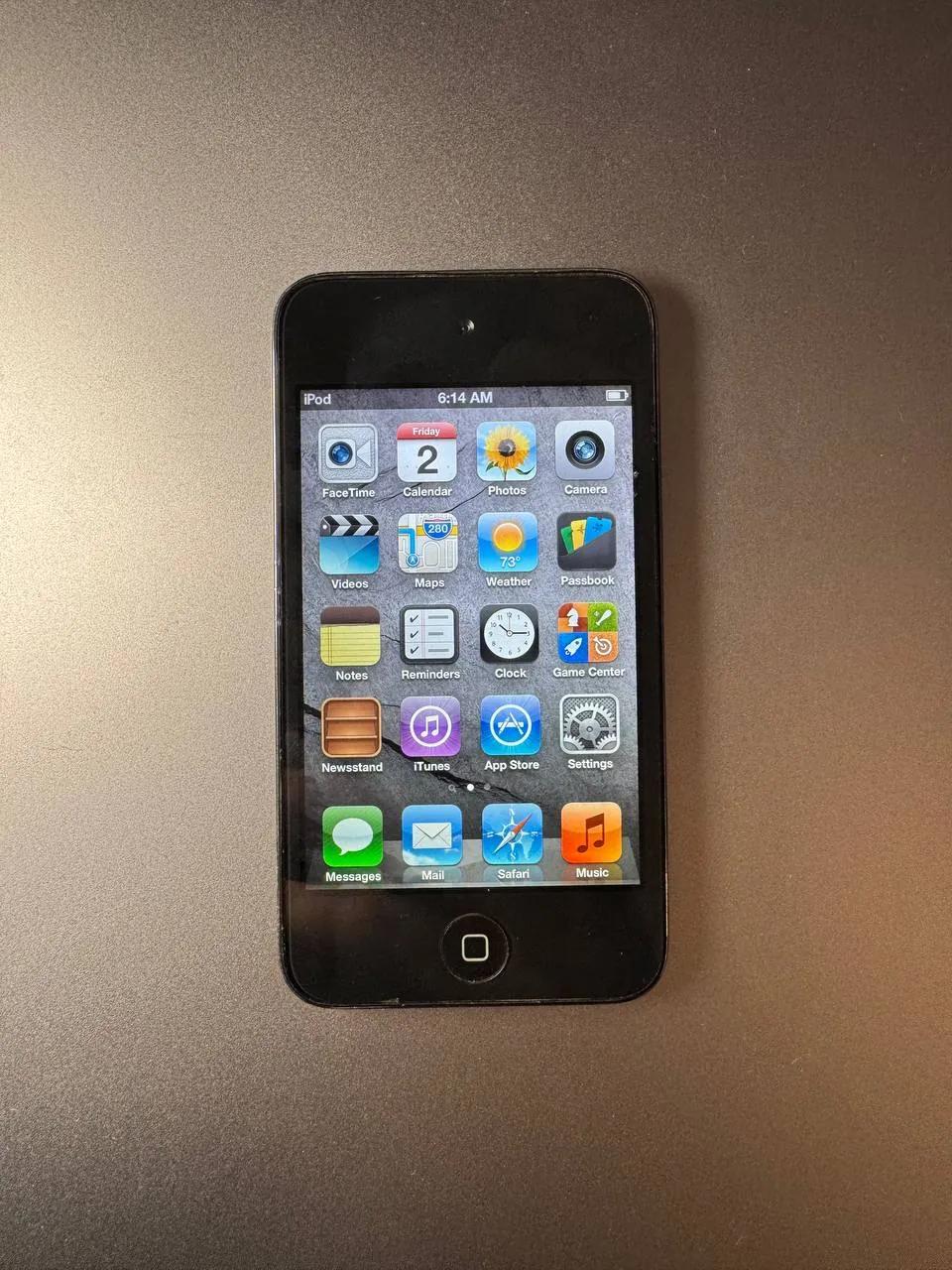 Apple iPod touch 4 8GB в рабочем состоянии