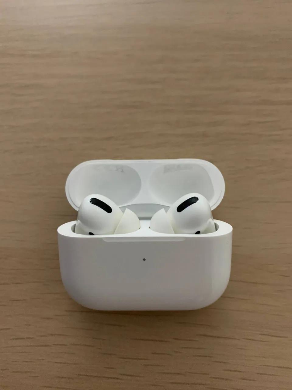 AirPods Pro и Apple Watch Series 5
