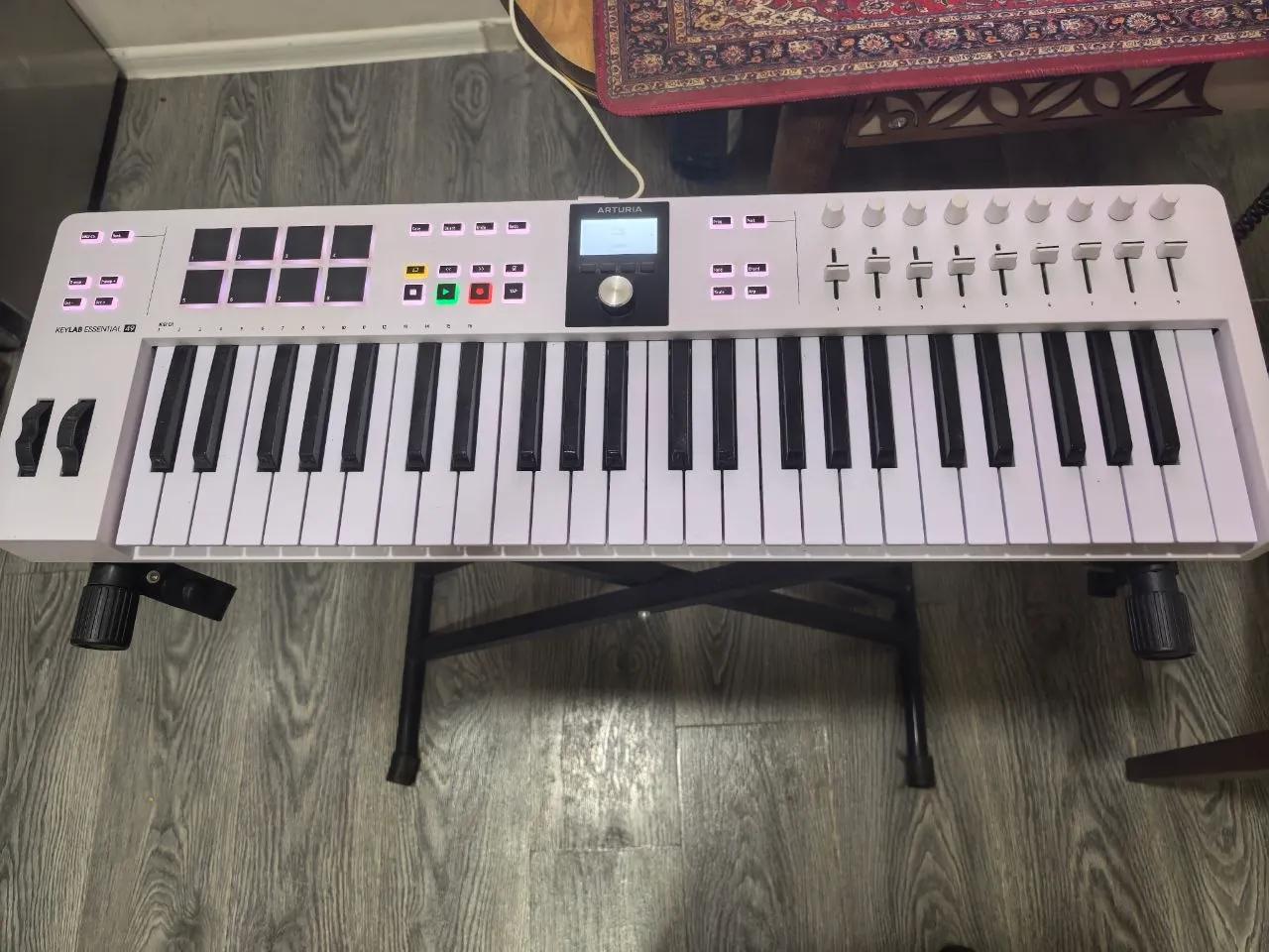 MIDI-клавиатура Arturia KeyLab Essential 49 MK3