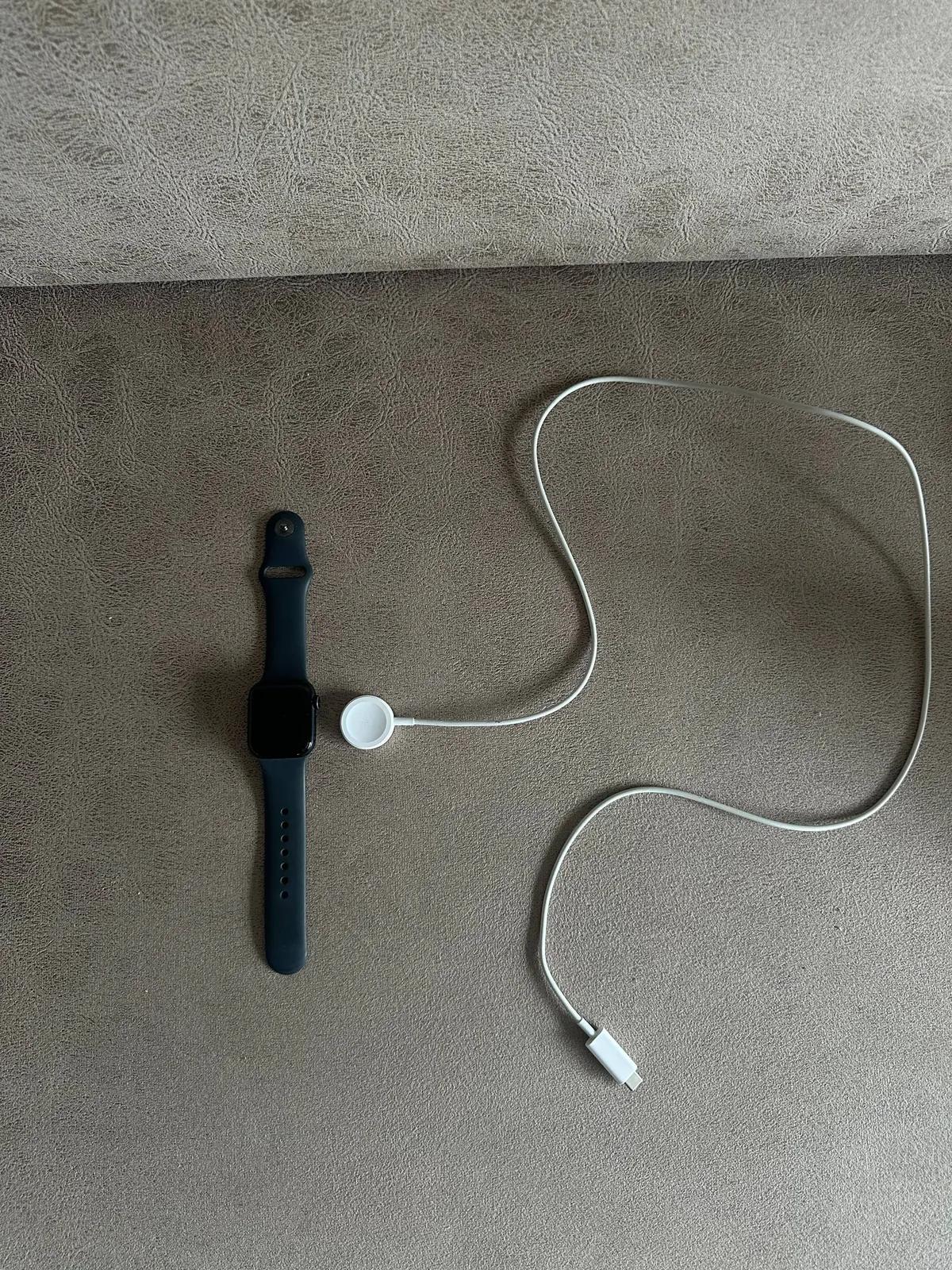 Apple Watch SE 2 Midnight с зарядкой
