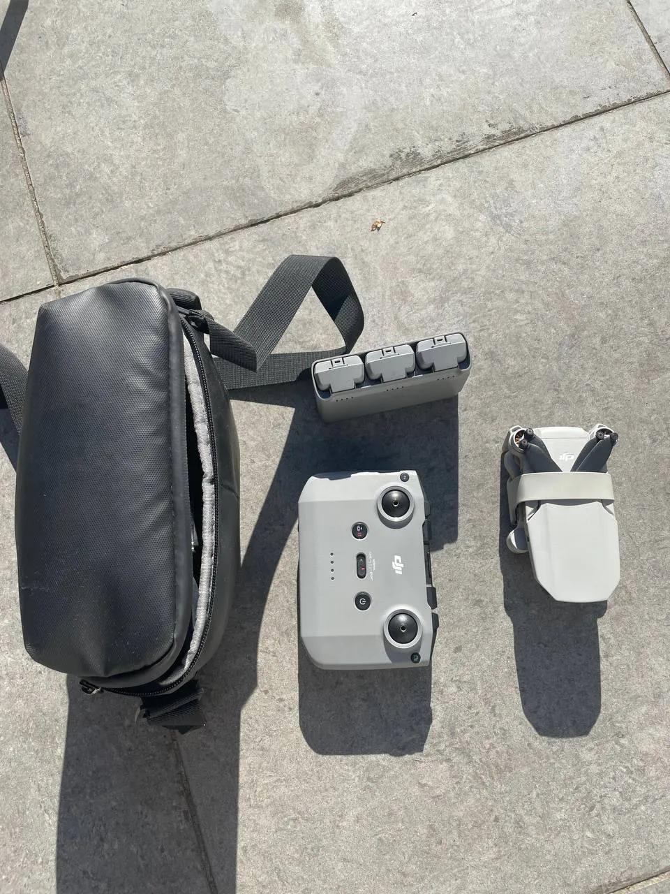 Квадрокоптер DJI Mini 2 Fly More Combo