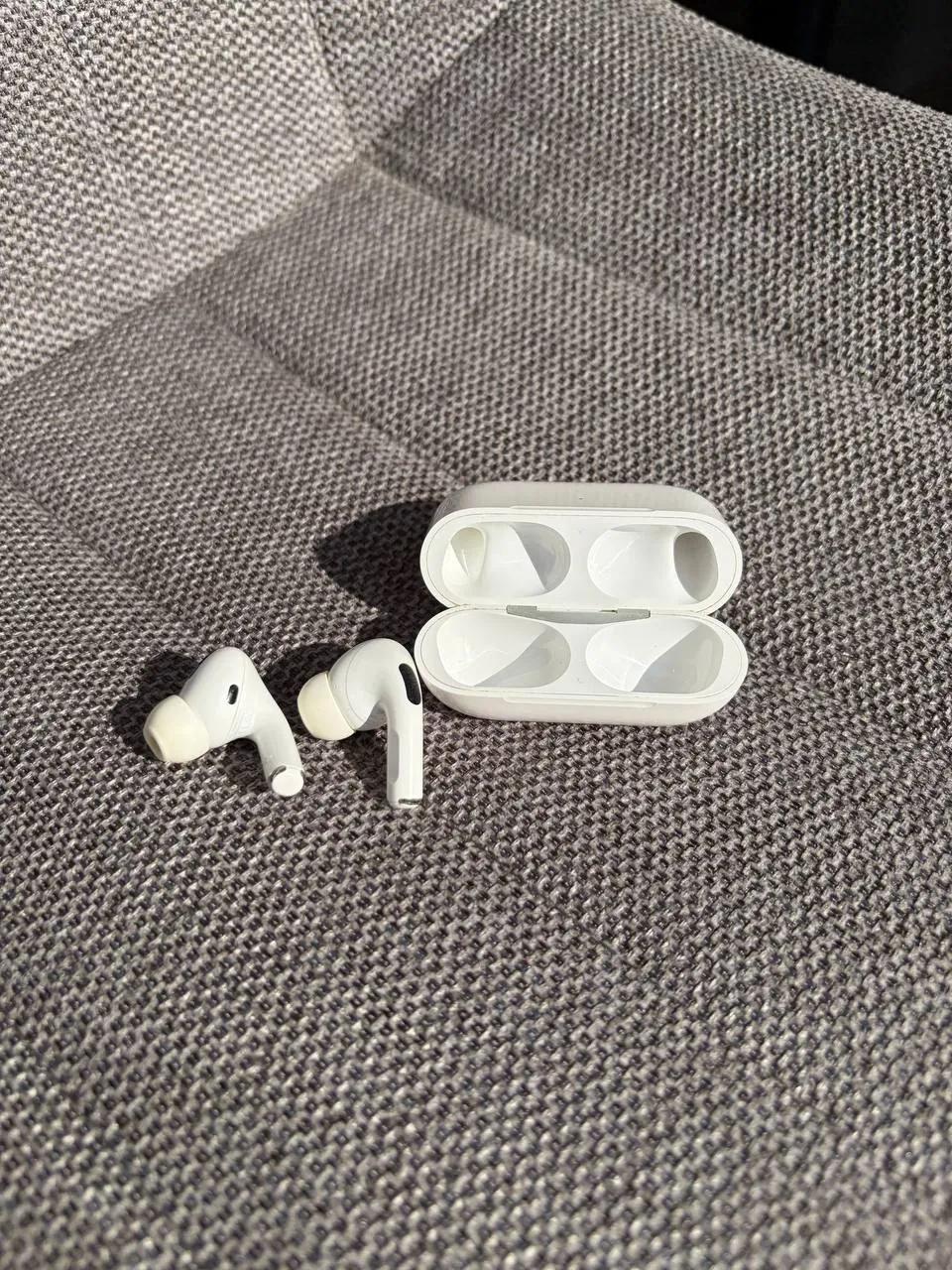 Наушники Apple AirPods Pro 1 поколения