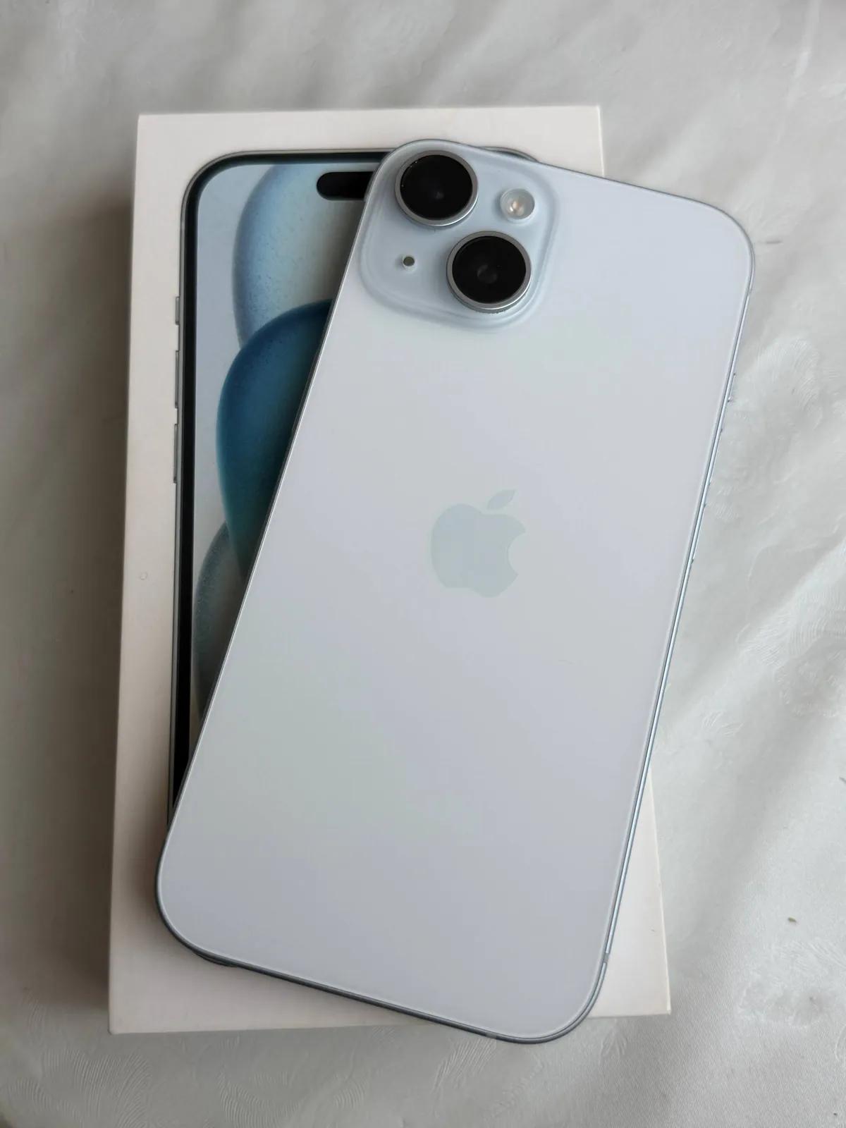 Смартфон iPhone 15 256GB, батарея 69%