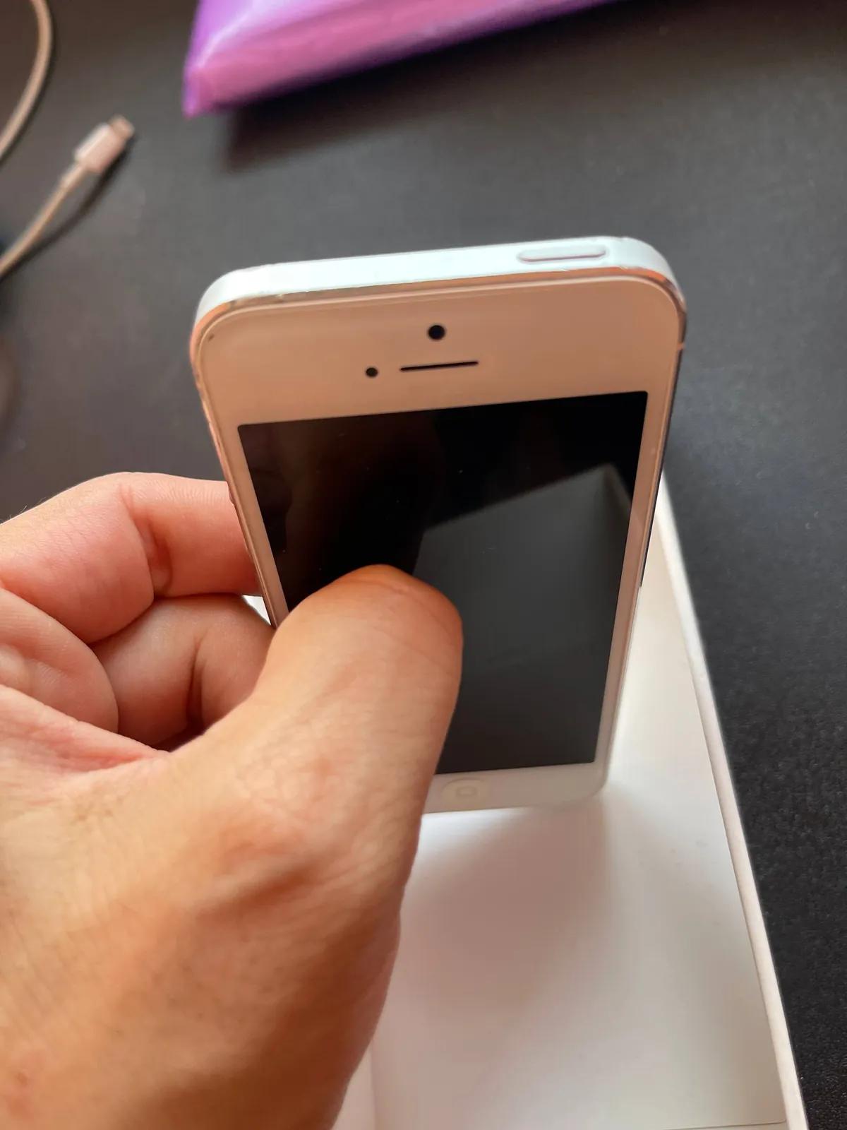 IPhone 5 16 ГБ в отличном состоянии