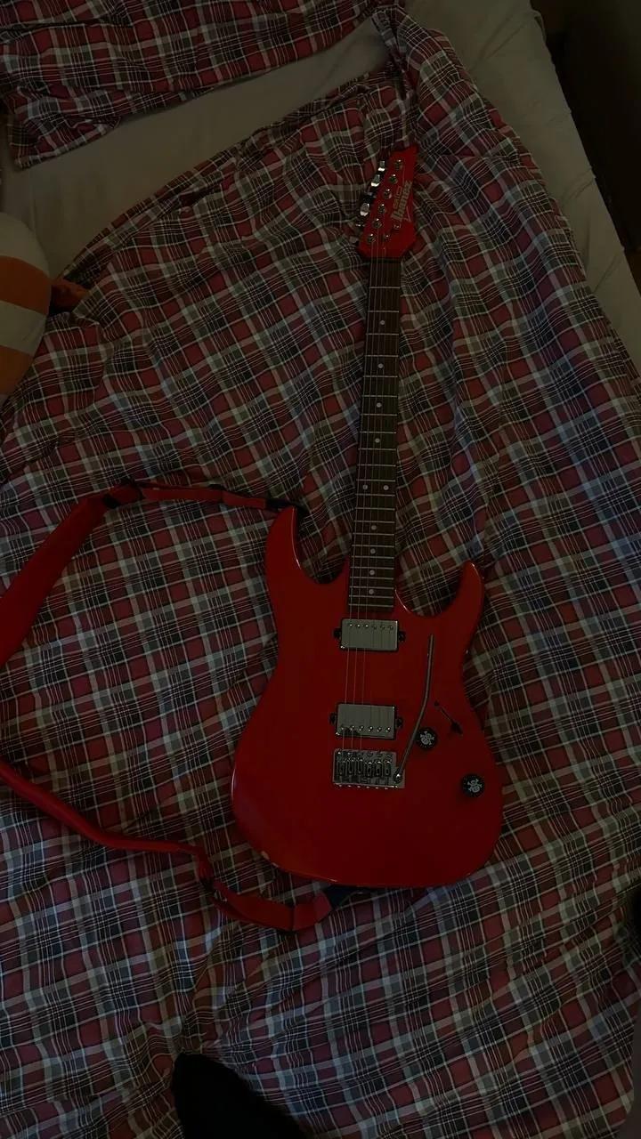 Электрогитара Ibanez Gio с чехлом и ремнём