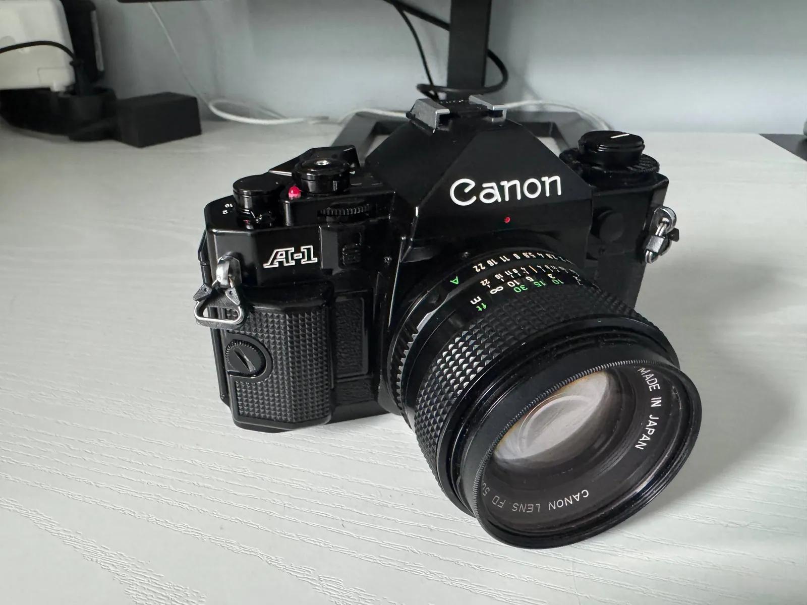 Плёночный фотоаппарат Canon A-1 с объективами