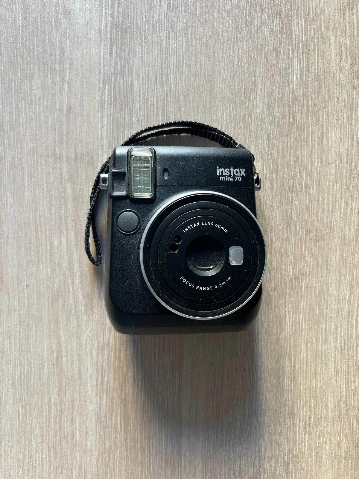 Фотоаппарат Instax Mini 70 без батареек