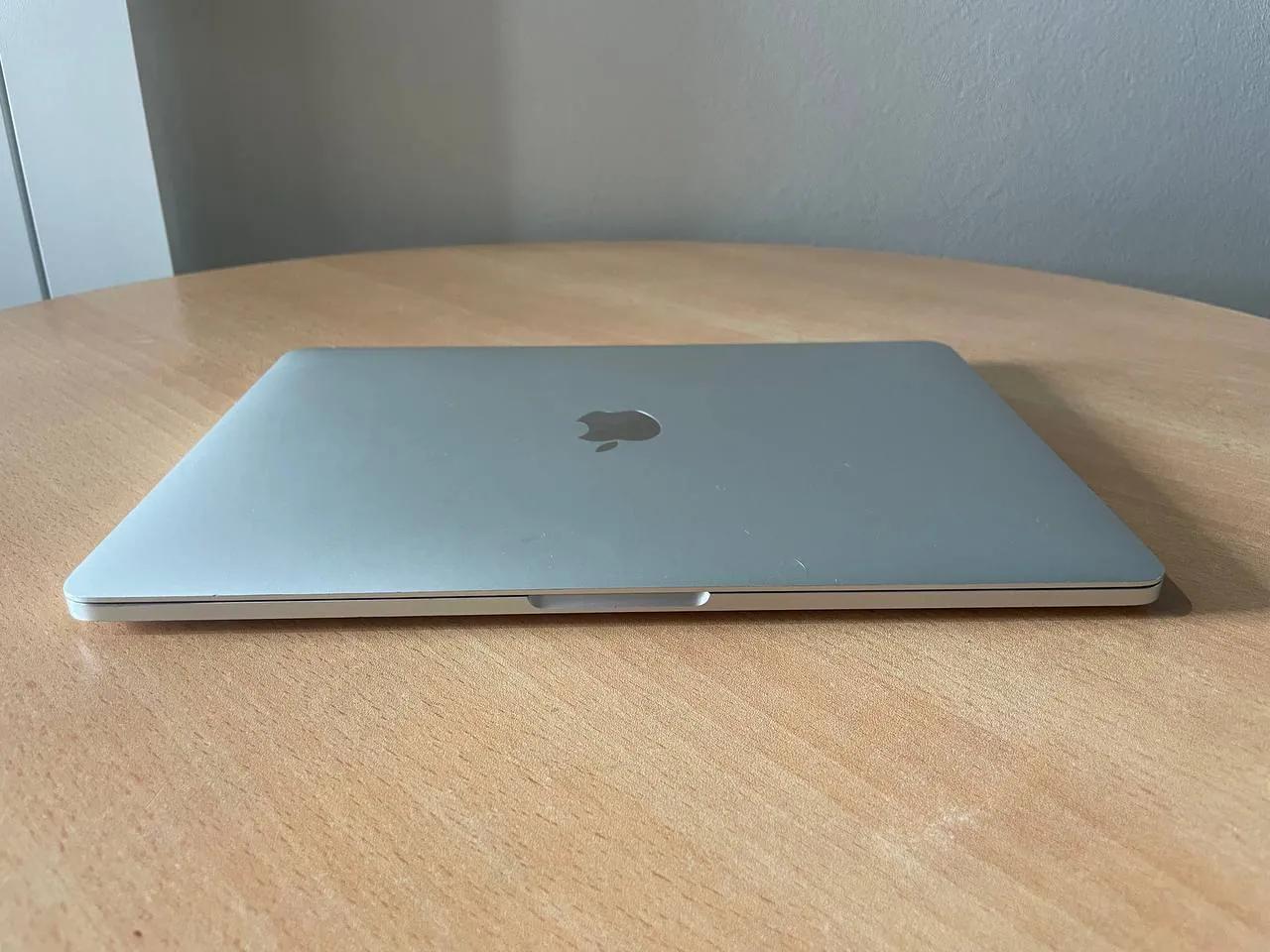 MacBook Pro 2017 13.3 i5 256GB