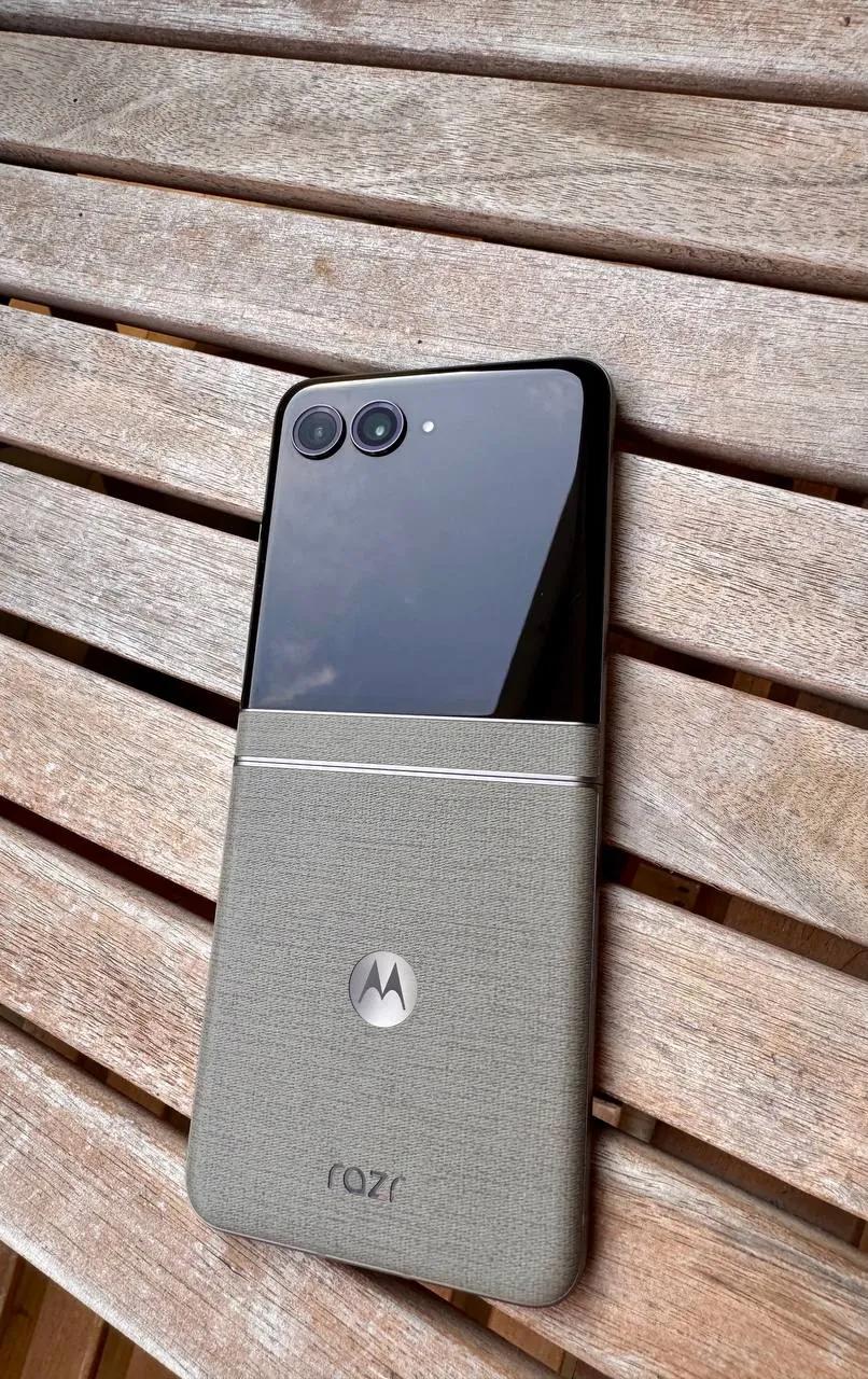 Смартфон Motorola RAZR 70 5G 8/256GB
