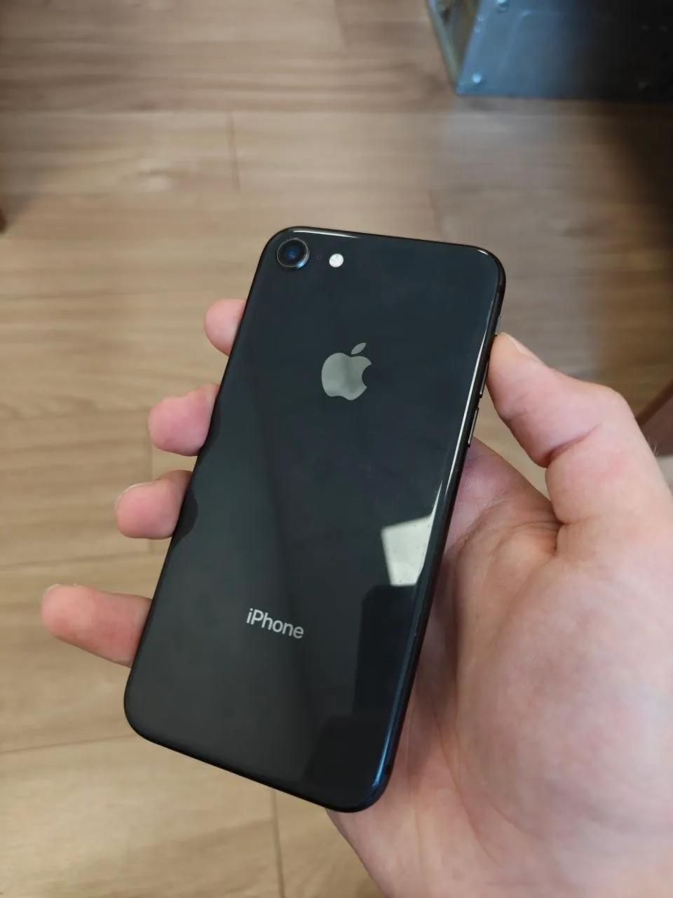 IPhone 8 64 ГБ чёрный