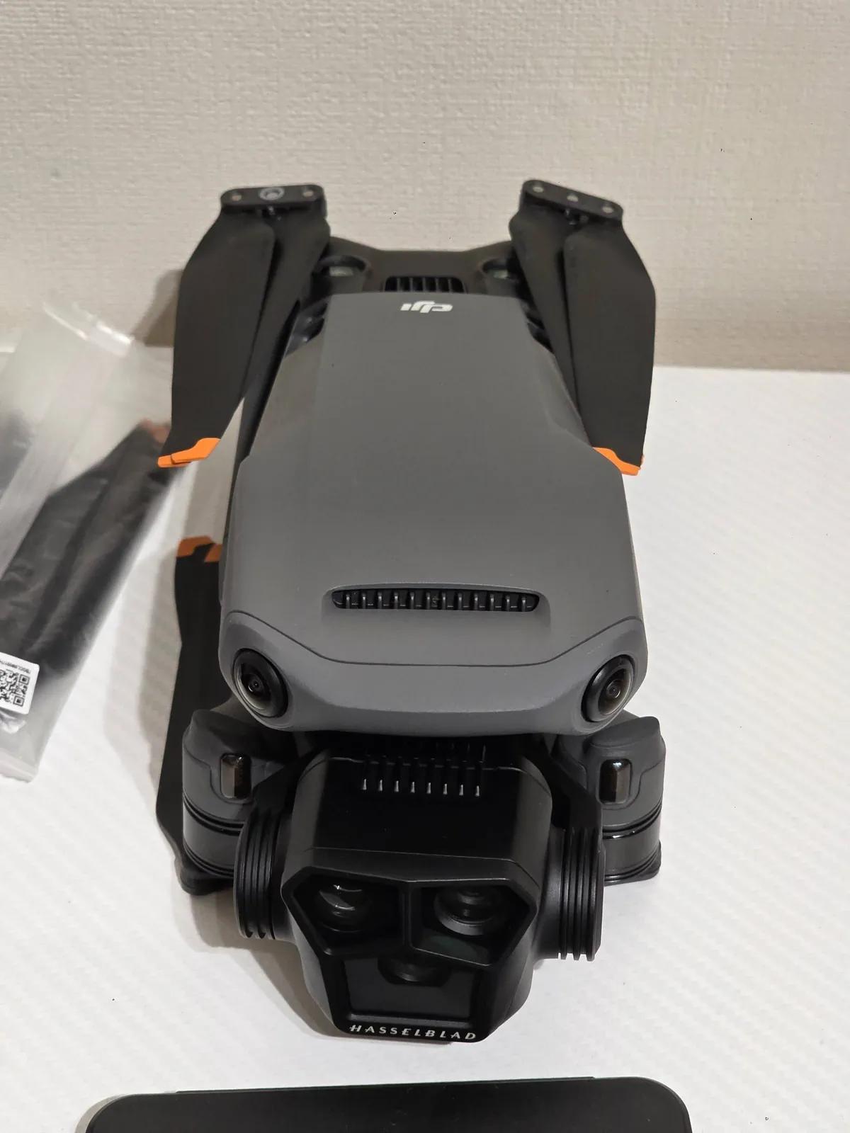 Дрон DJI Mavic 3 Pro Fly More Combo