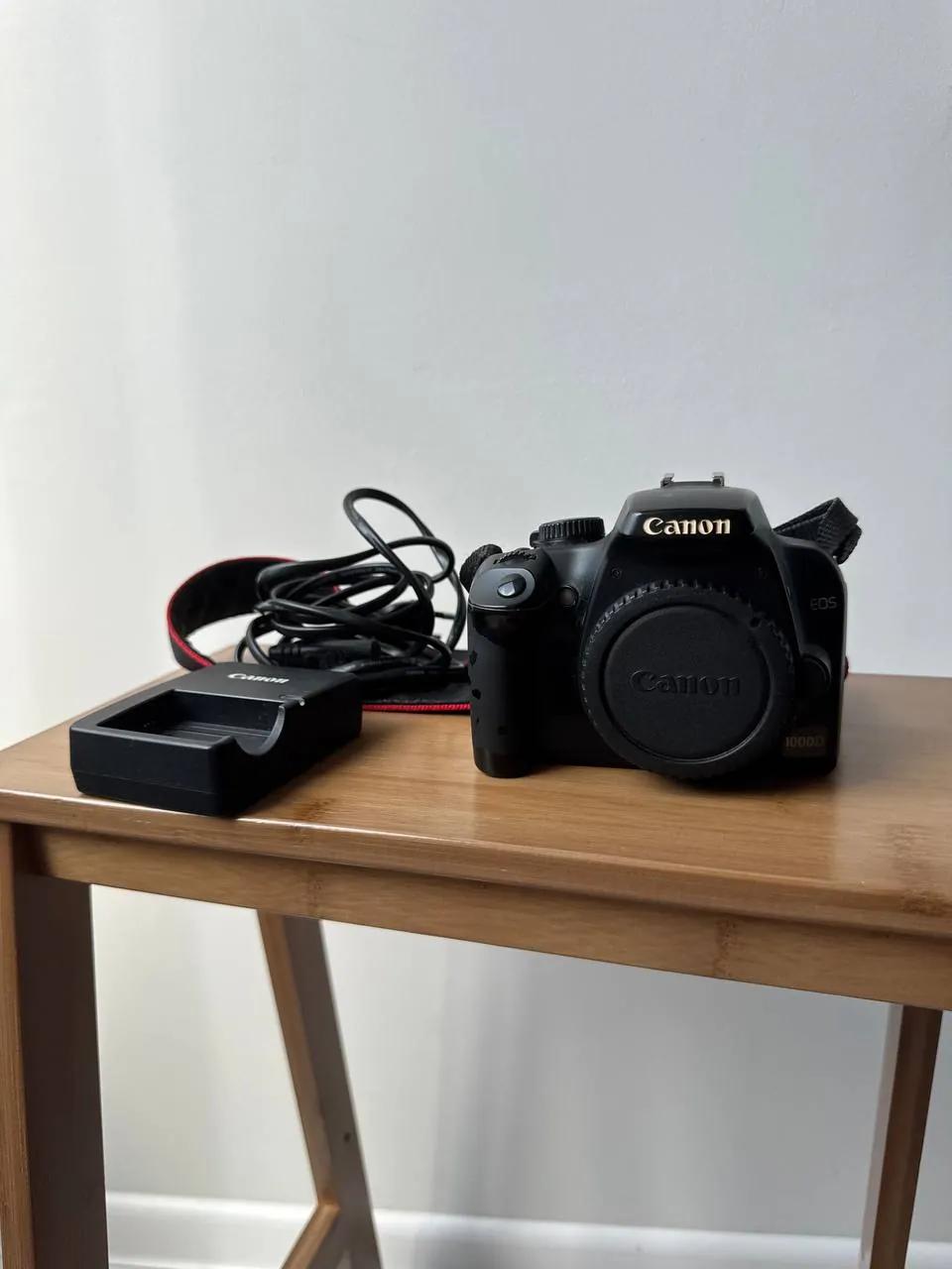Корпус фотоаппарата Canon 1000D без объектива