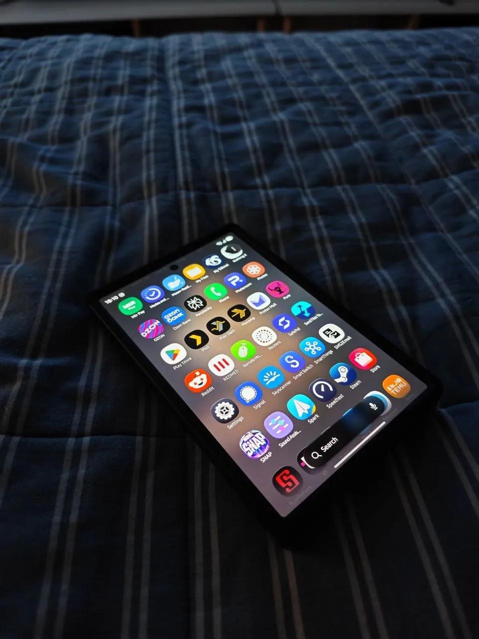Смартфон Samsung Galaxy Fold 8