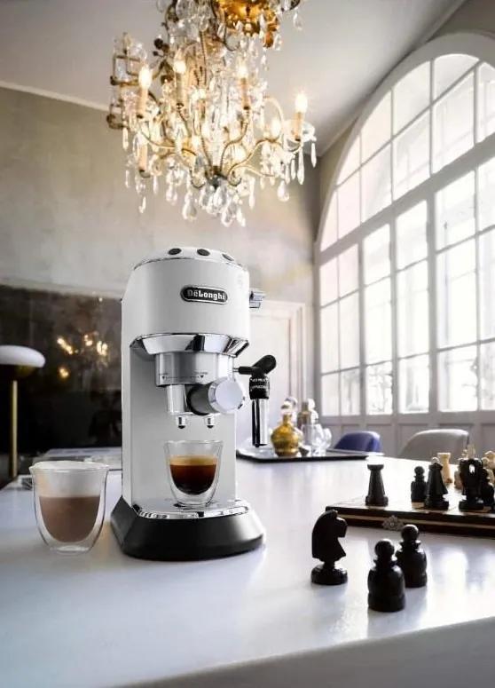 Кофемашина De'Longhi Dedica Style EC685.W новая