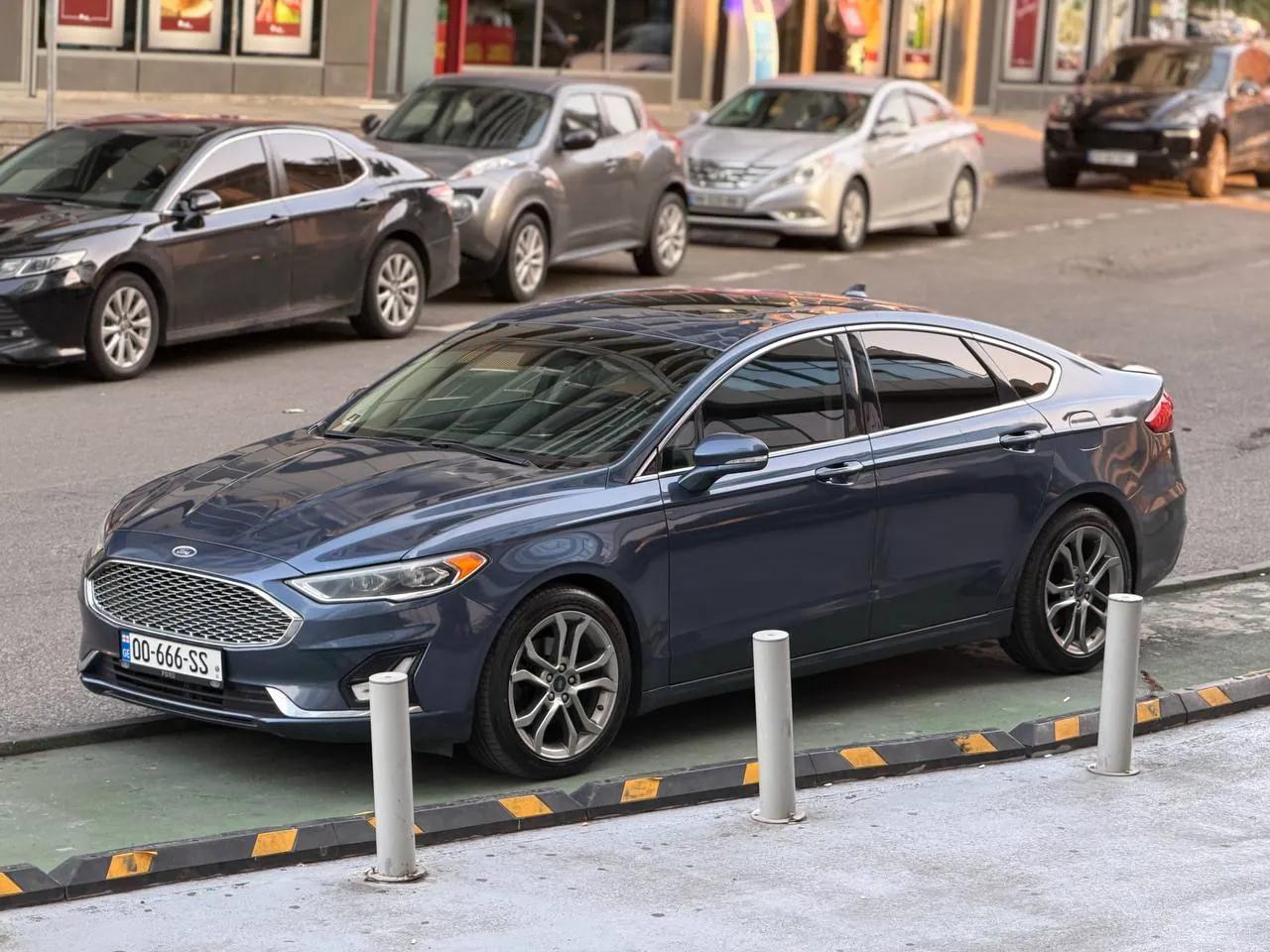 Ford Fusion Titanium 2018 года в полной комплектации