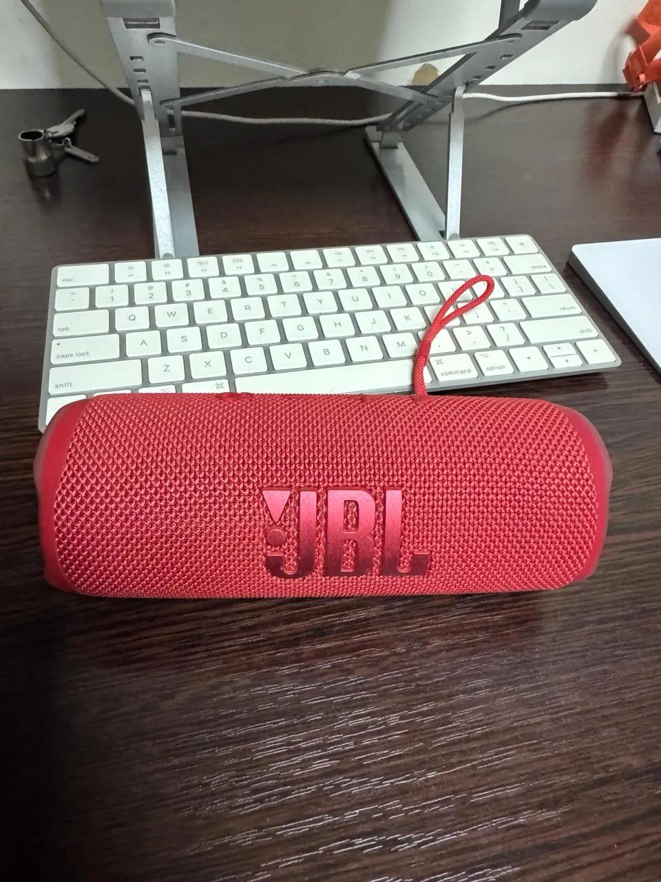 Колонка JBL Flip 6 в идеальном состоянии