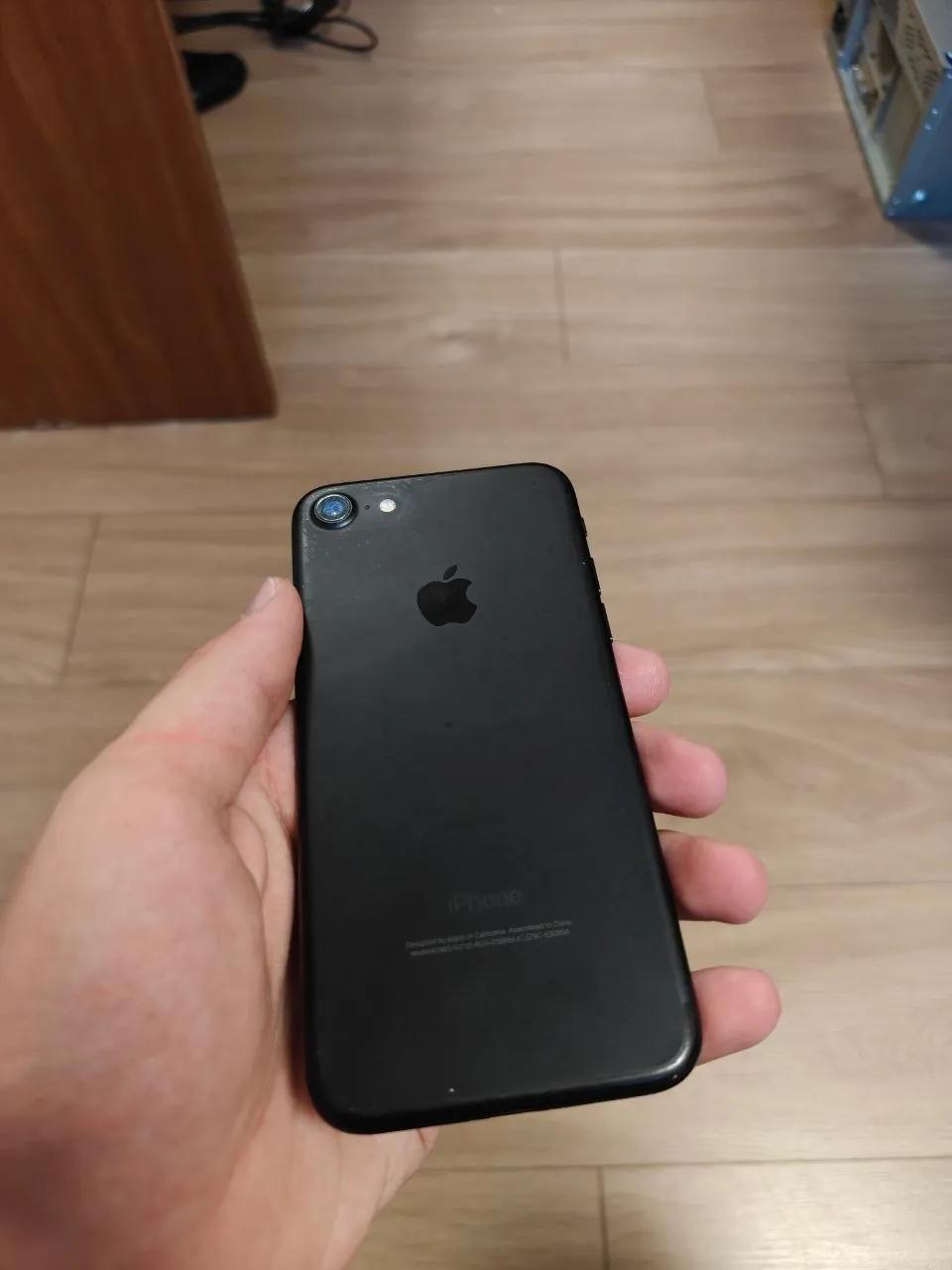 IPhone 7 чёрный 128 ГБ, 77% батарея