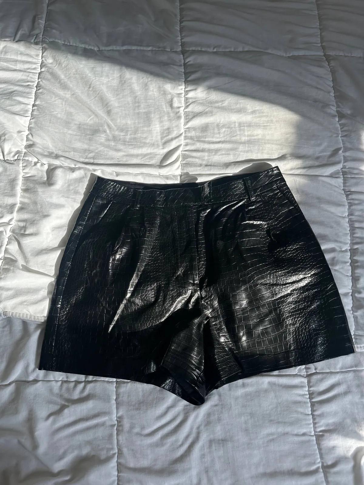 Женские шорты Express, H&M и Zara