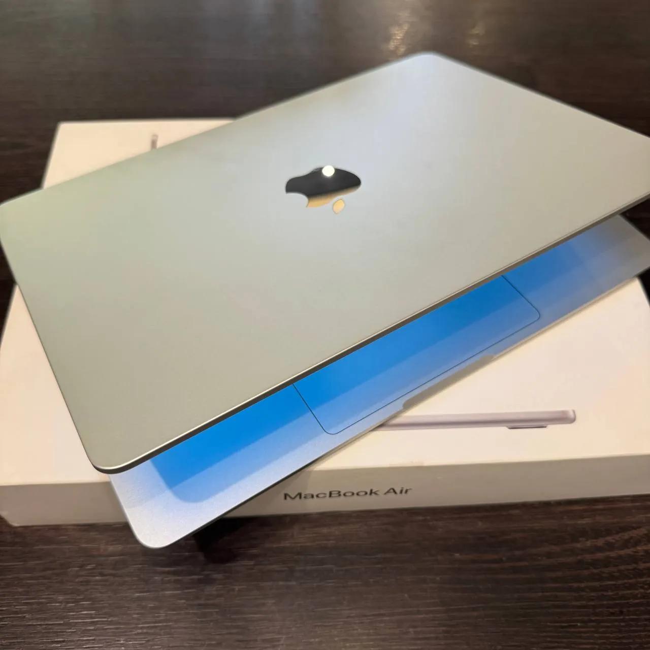 Ноутбук MacBook Air 13 M5 16/512GB Silver