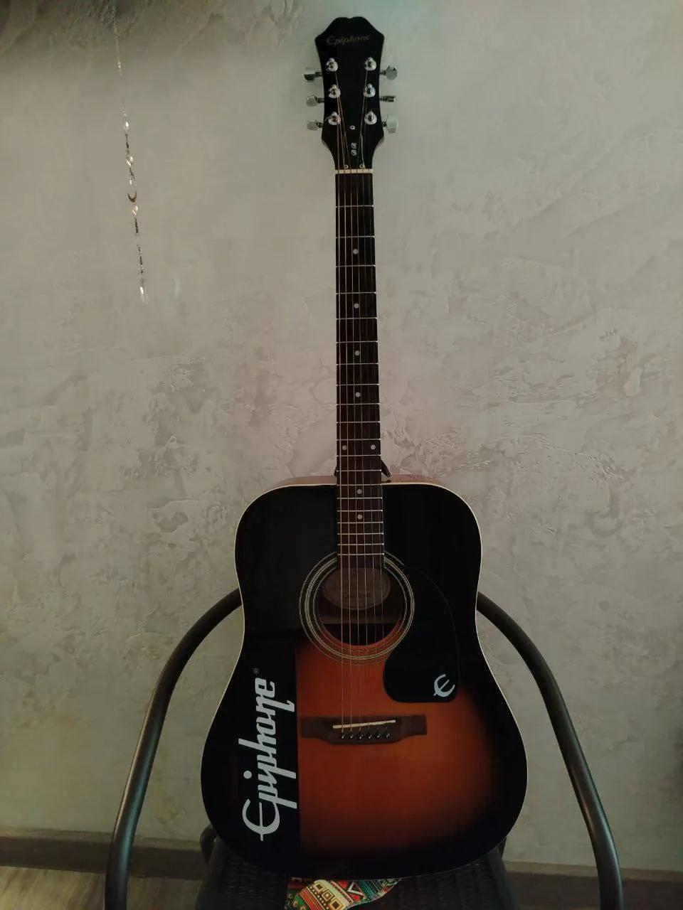Акустическая гитара Epiphone с чехлом