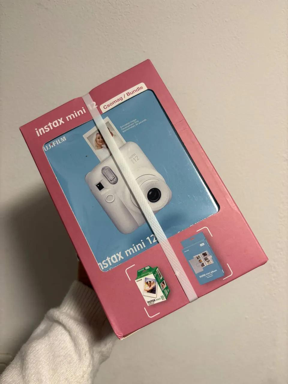 Фотоаппарат моментальной печати Fujifilm Instax Mini 12