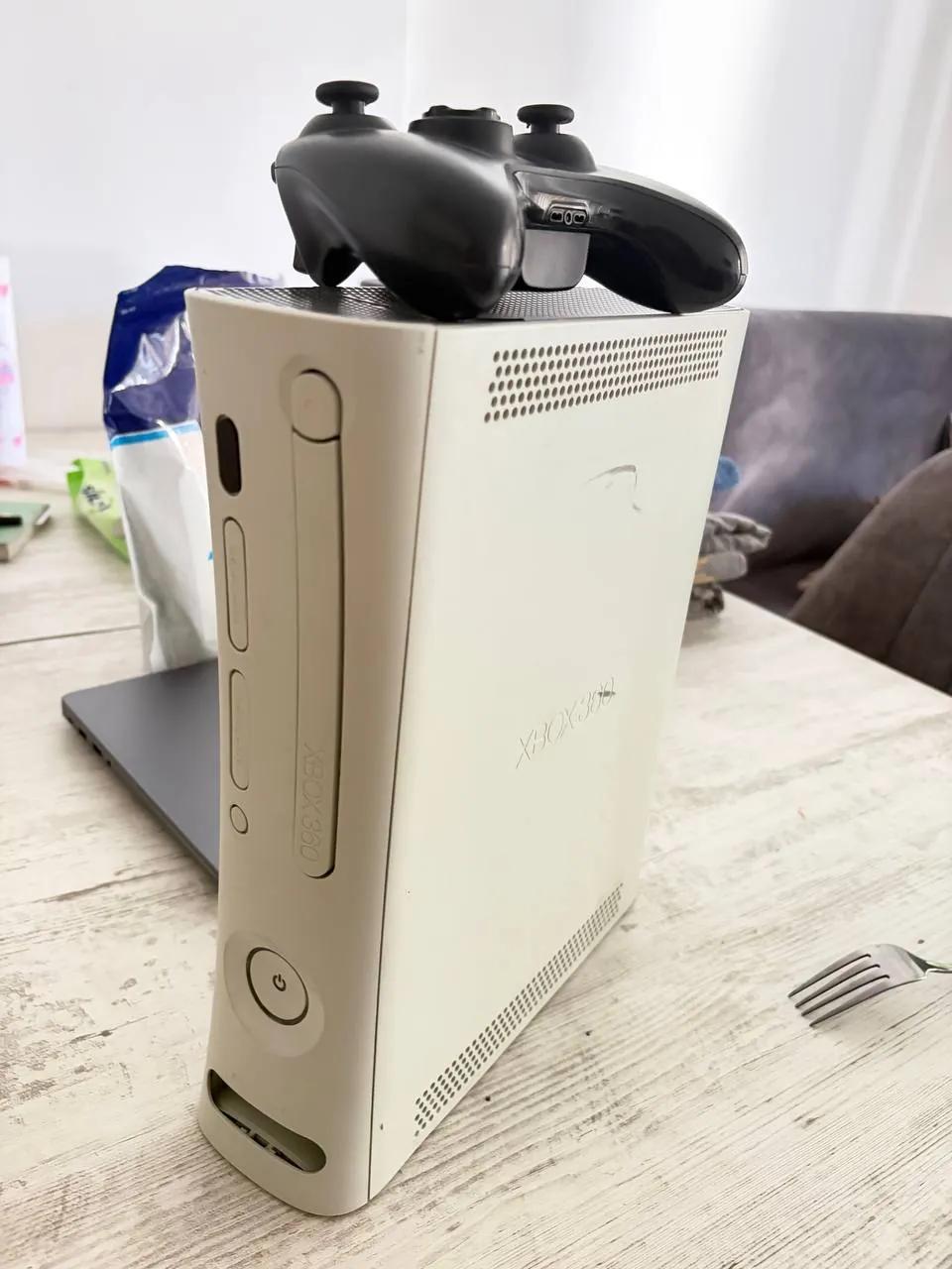 Игровая приставка Xbox 360 Fat 2008 года