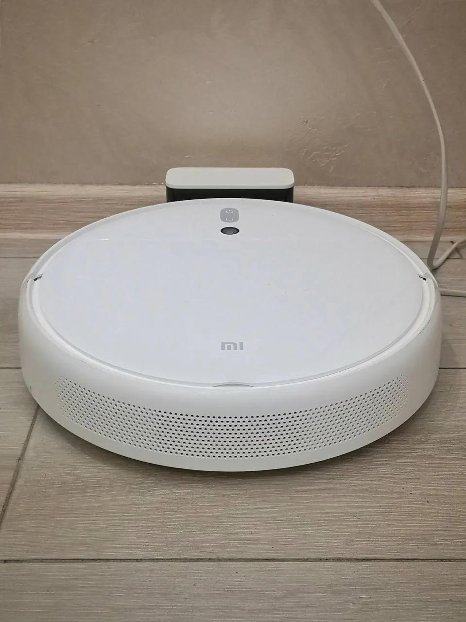 Робот-пылесос Xiaomi Mi Robot Vacuum Mop