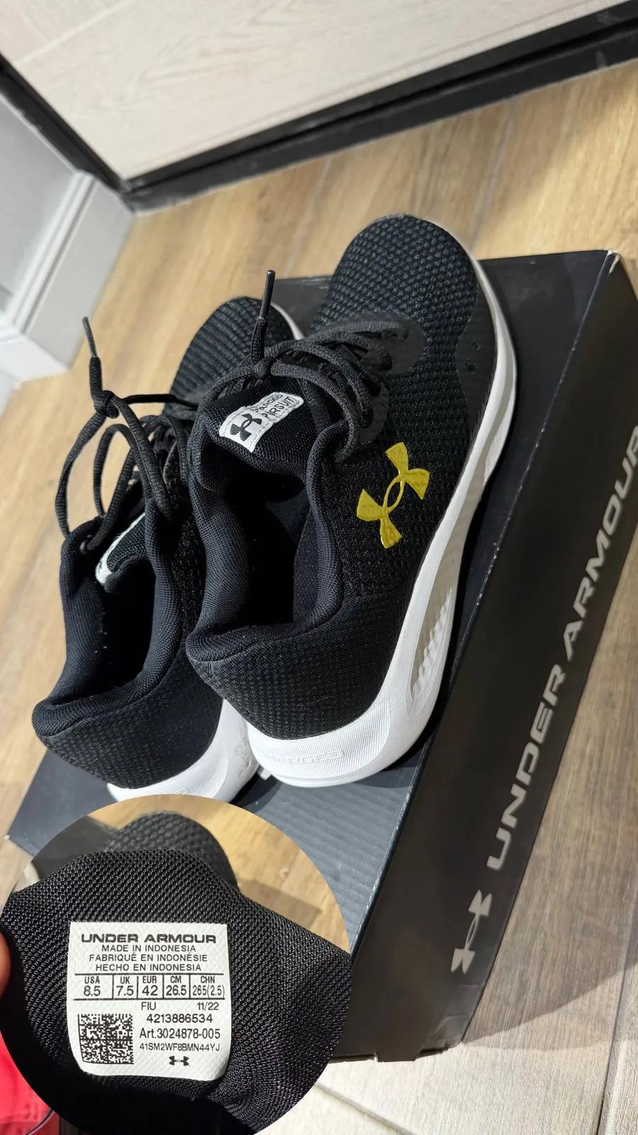 Кроссовки Under Armour, перчатки и рюкзак