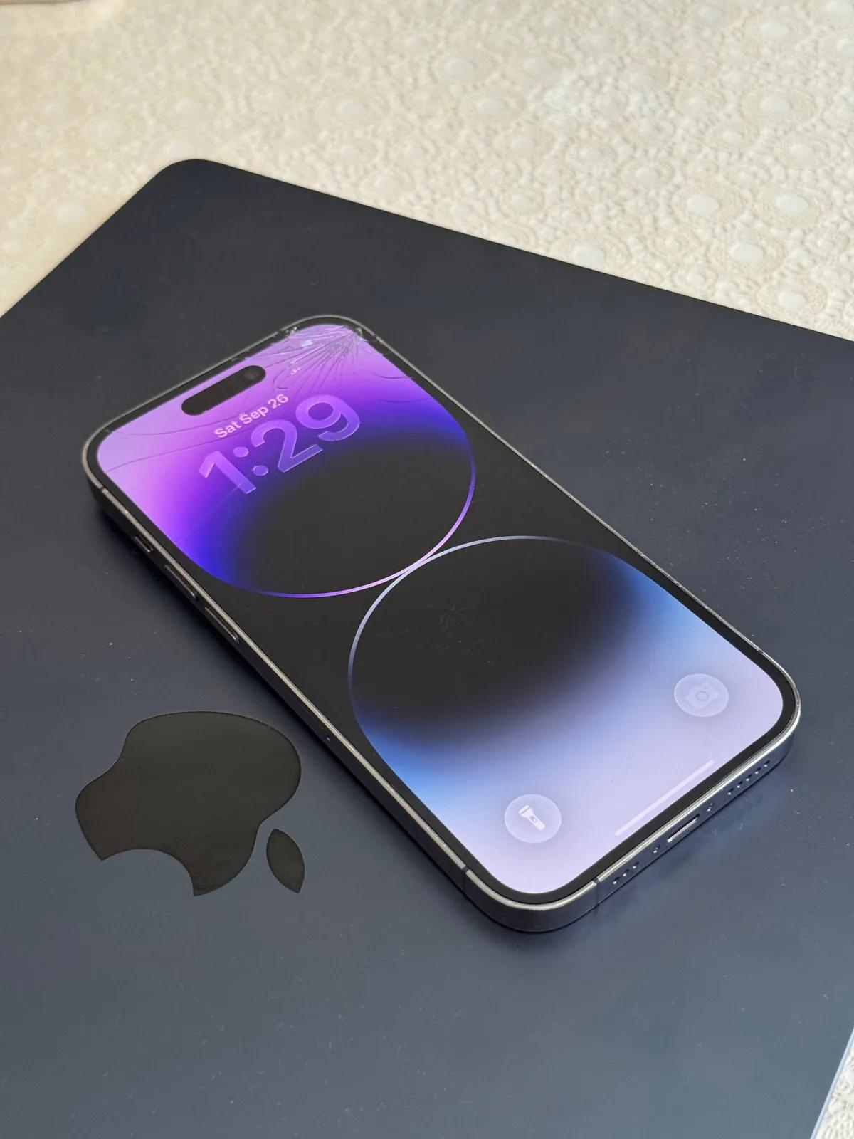 IPhone 14 Pro 256 ГБ с разбитым стеклом