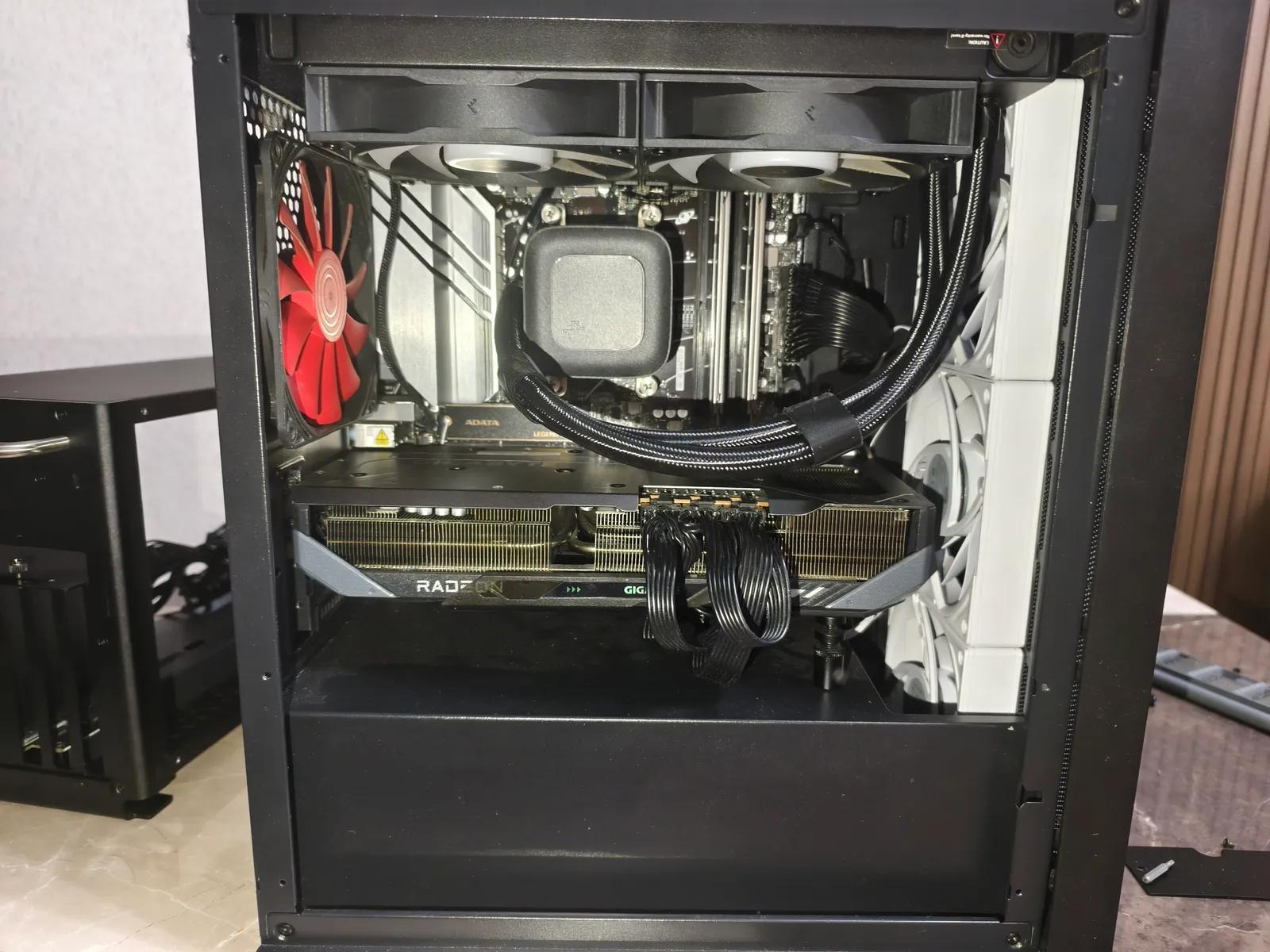 Игровой ПК Ryzen 7 7800X3D и RX 9070 XT