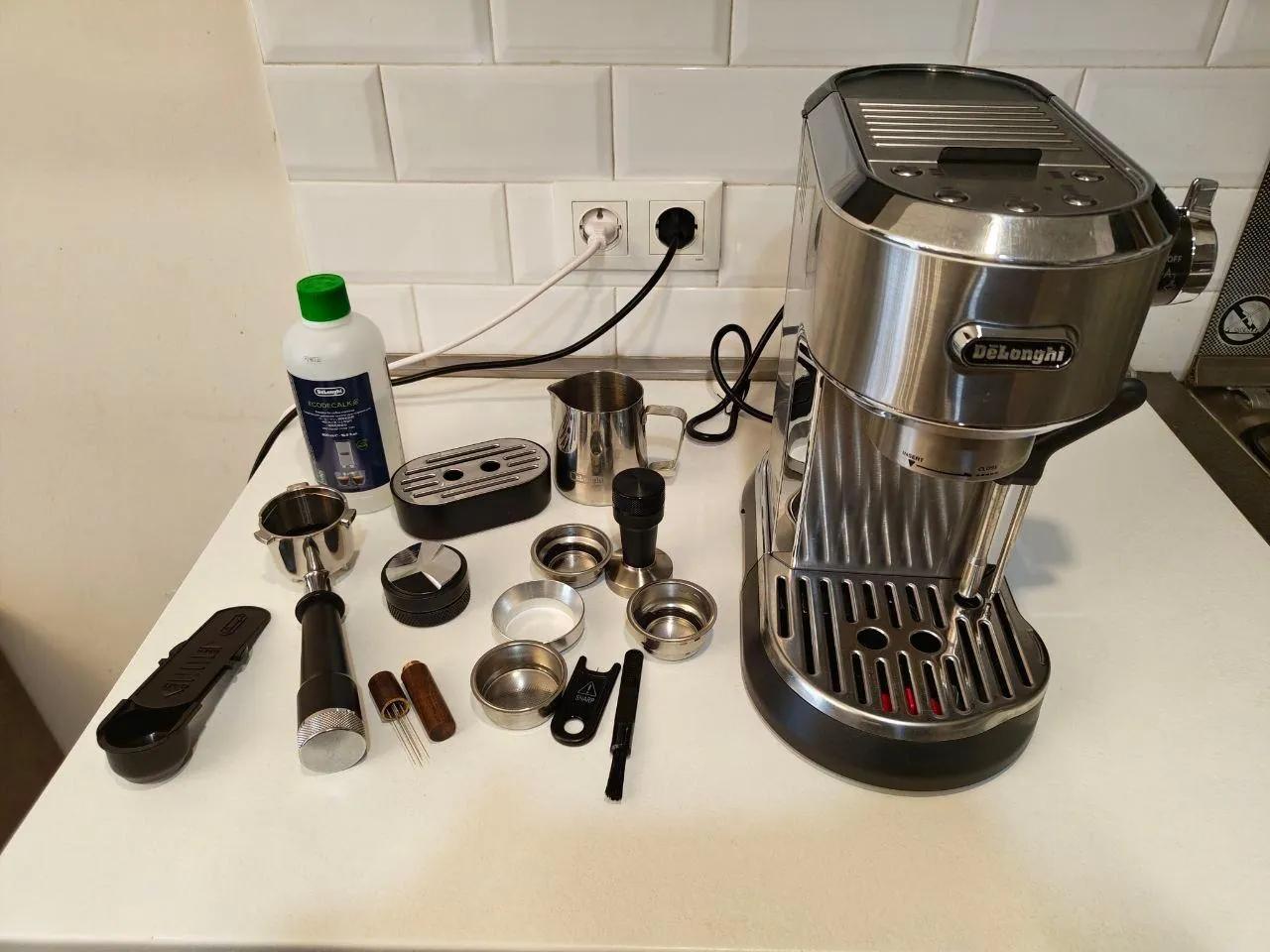 Кофемашина DeLonghi Dedica Maestro Plus