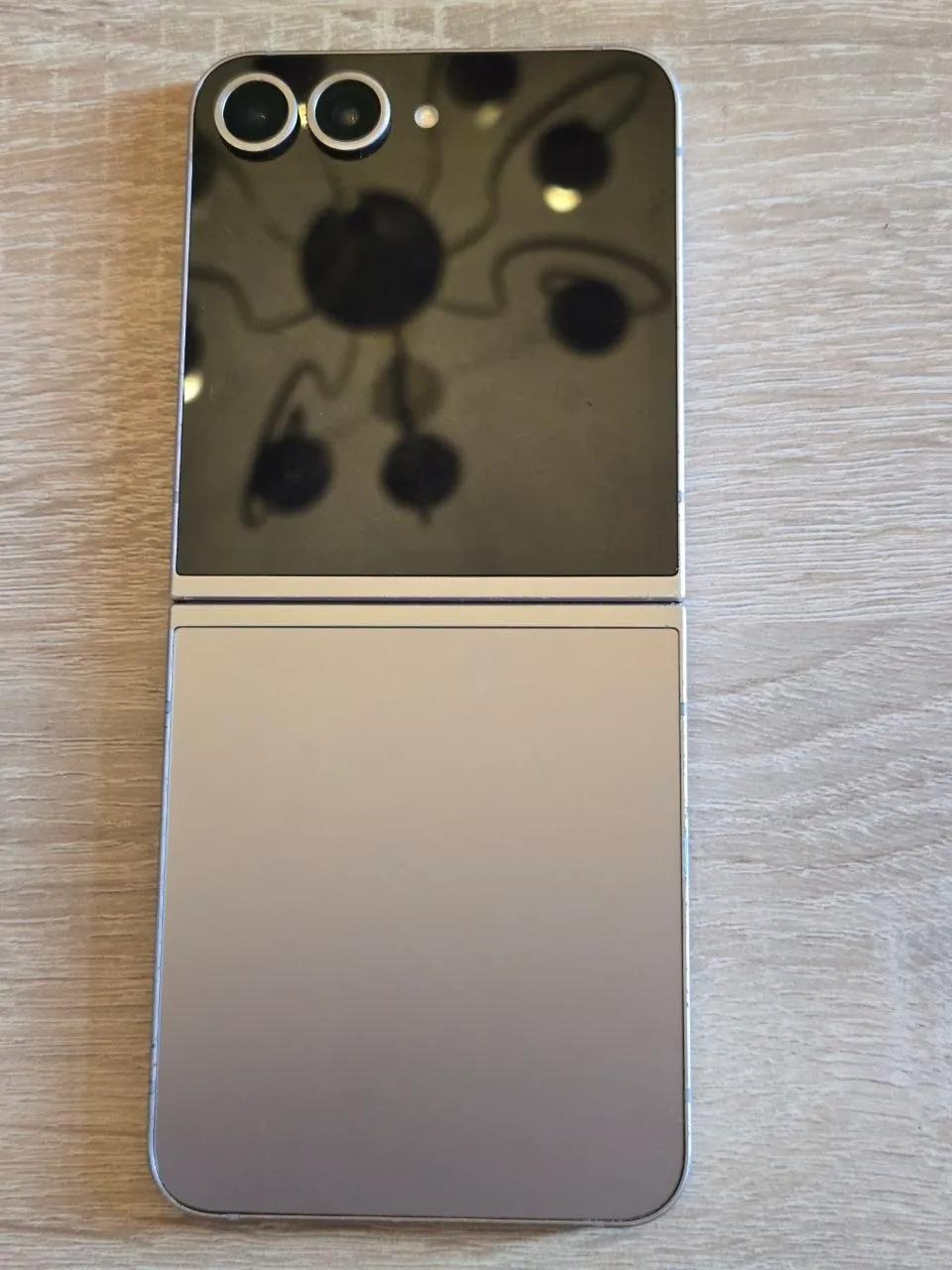 Samsung Galaxy Z Flip 6