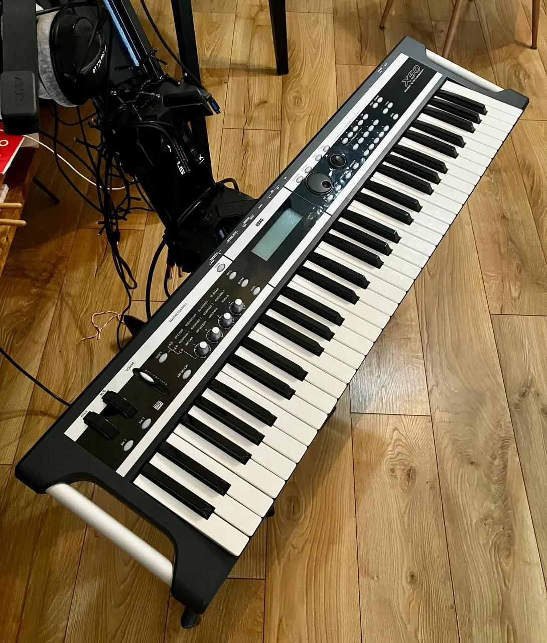 Синтезатор Korg X50 с педалью