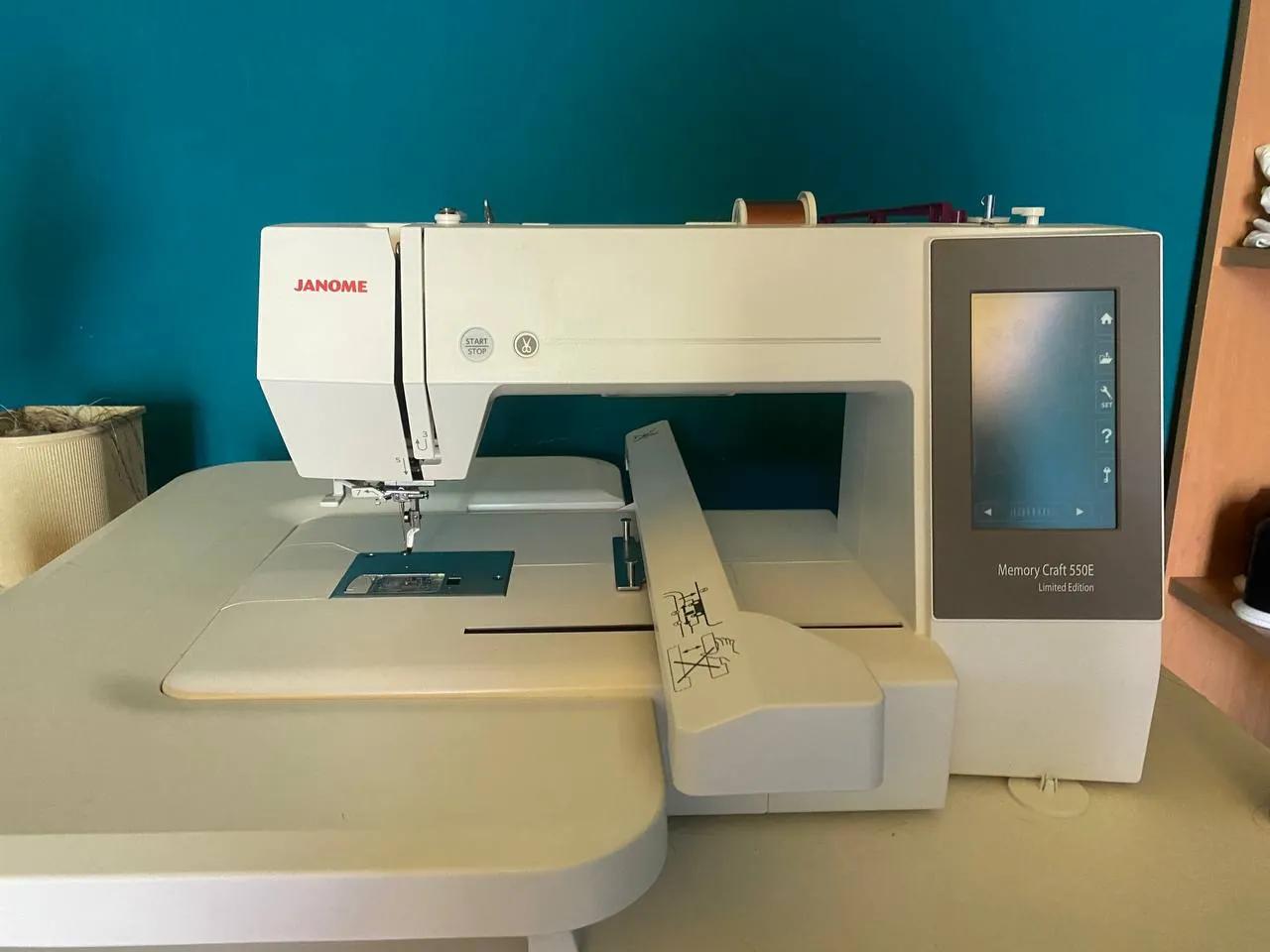 Вышивальная машина Janome 550E