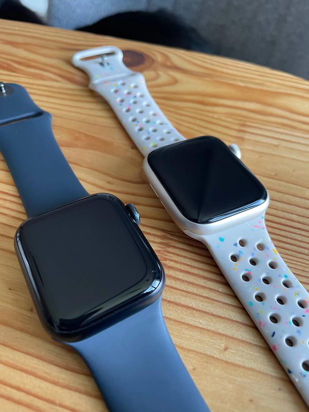 Apple Watch SE 2 два экземпляра