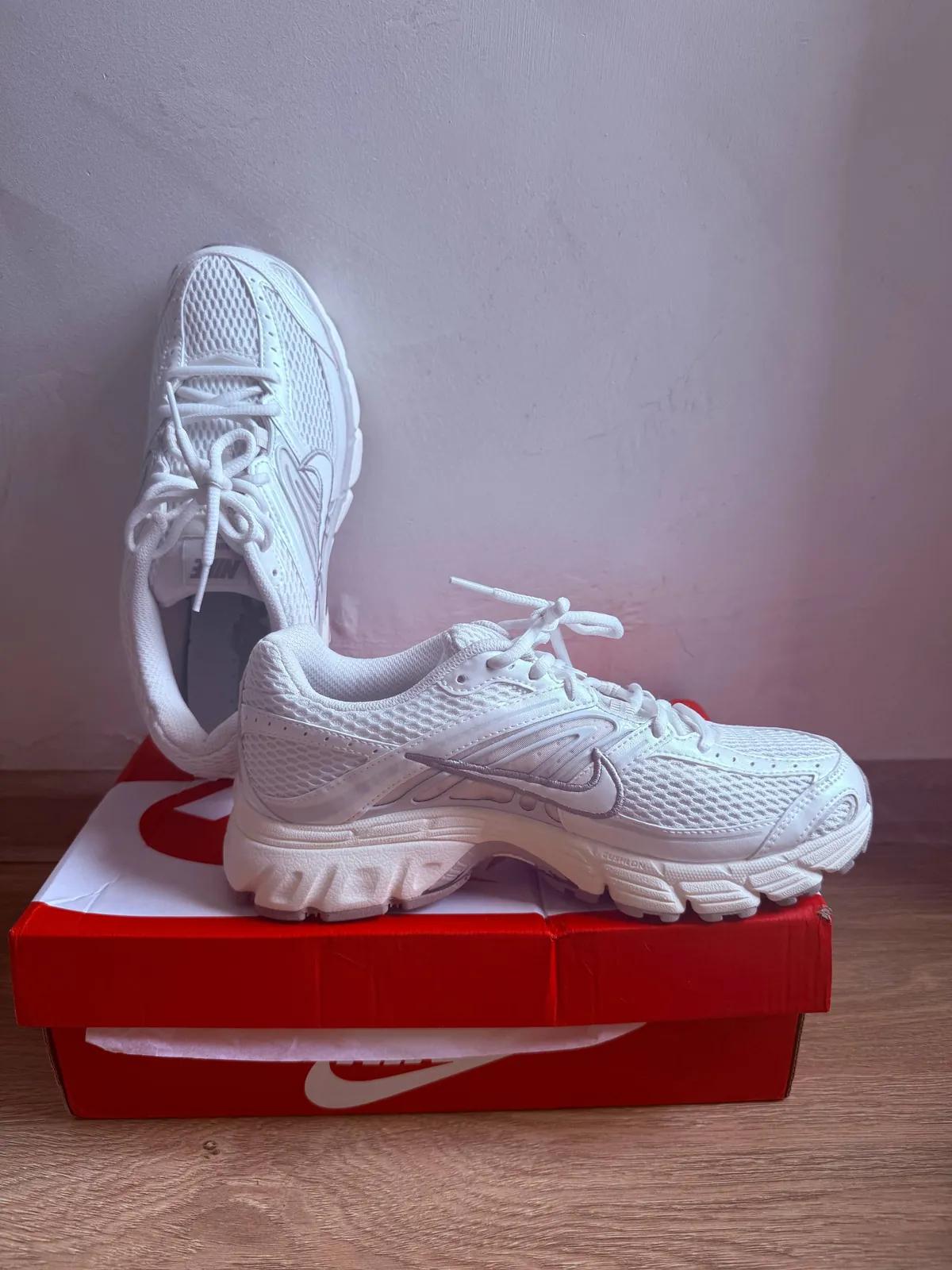 Кроссовки Nike Air Max Moto 2K