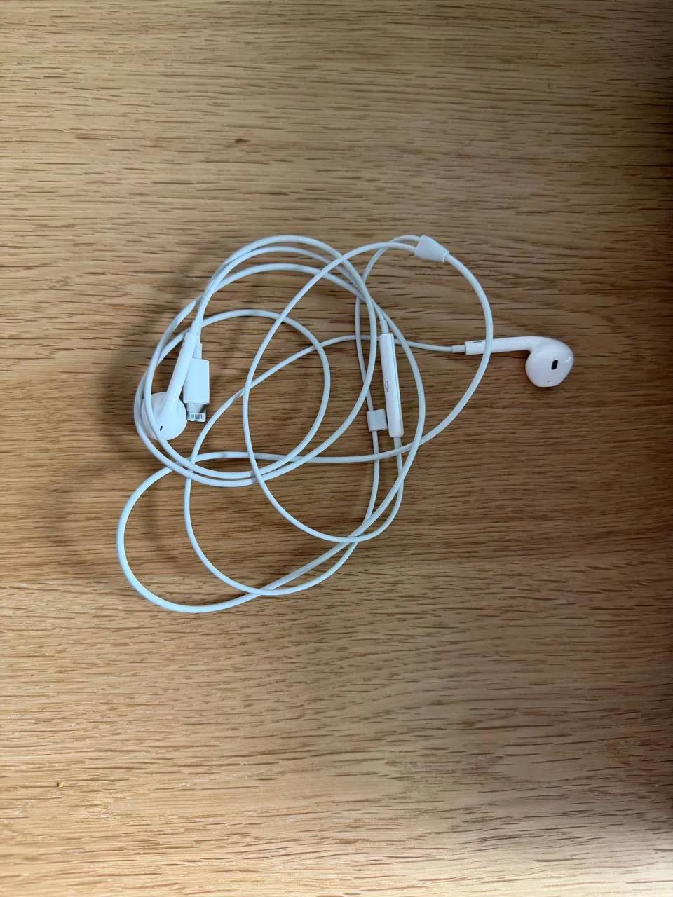 Наушники Apple EarPods Lightning проводные