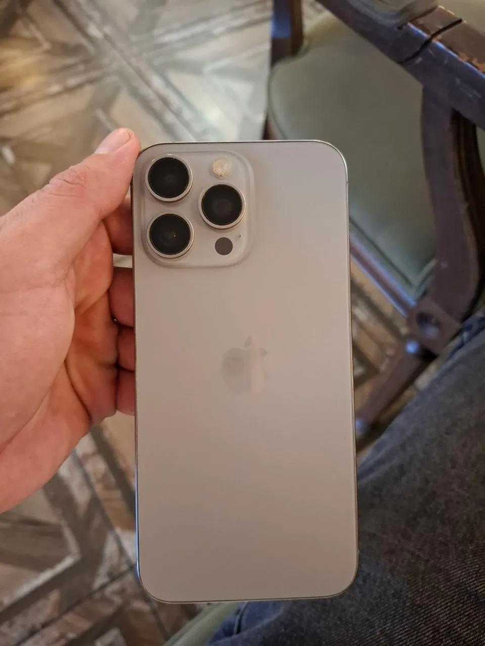 iPhone 15 Pro Max 80% батарея