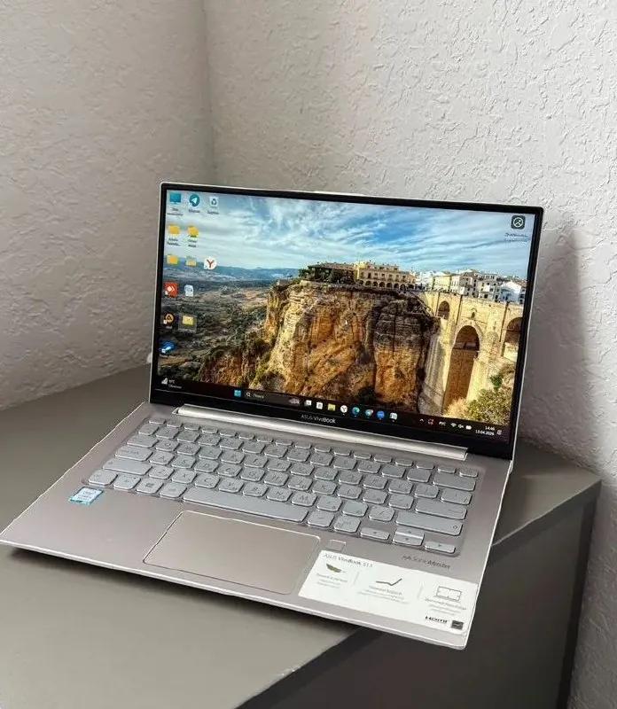 Ноутбук Asus VivoBook S13 X330UA компактный