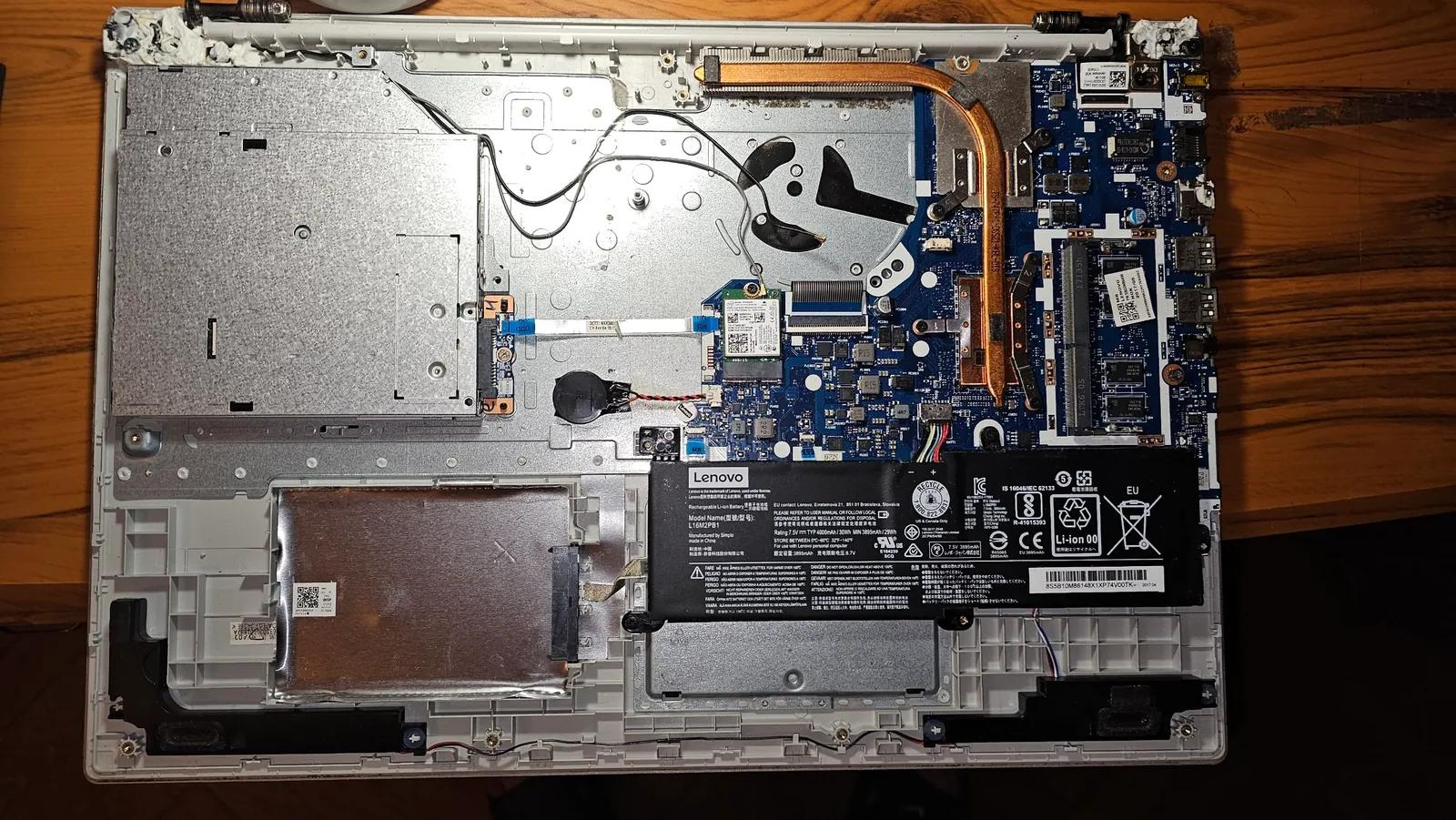 Ноутбук Lenovo на запчасти и зарядник
