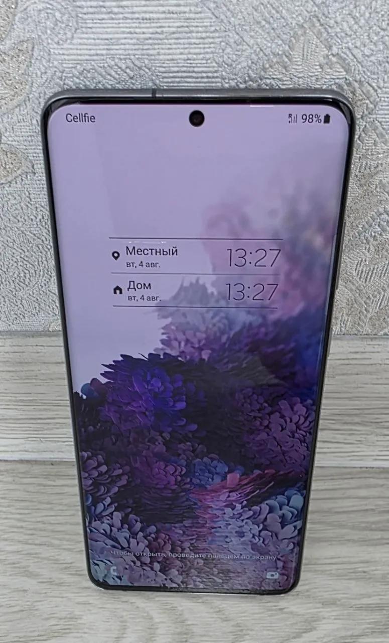 Samsung Galaxy S20+ с чехлом